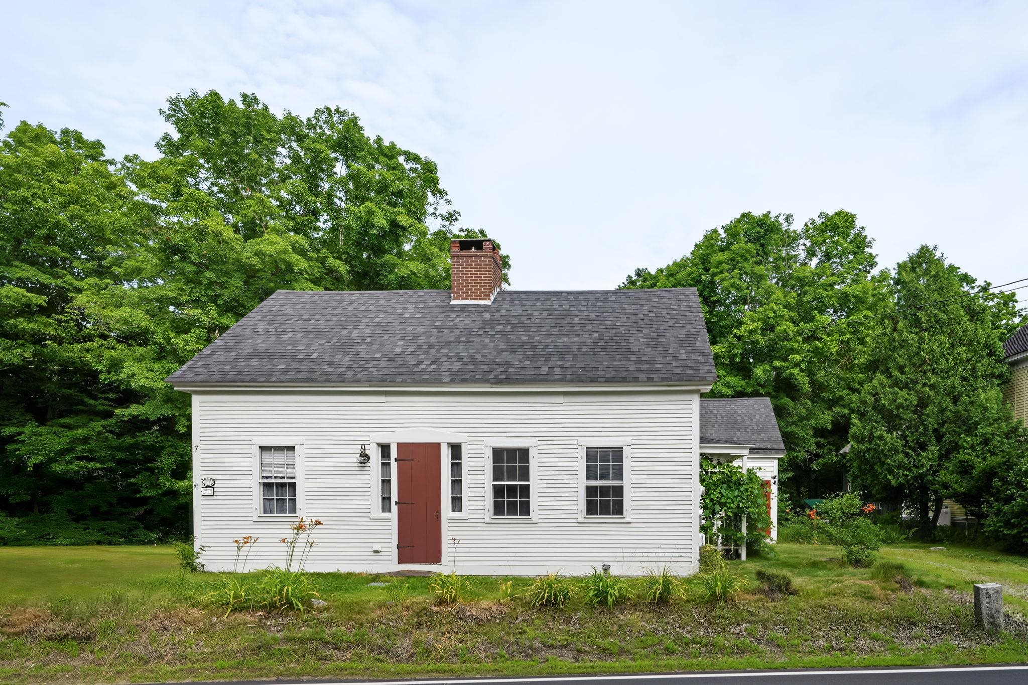 7 Bennington Rd, Hancock, NH 03449