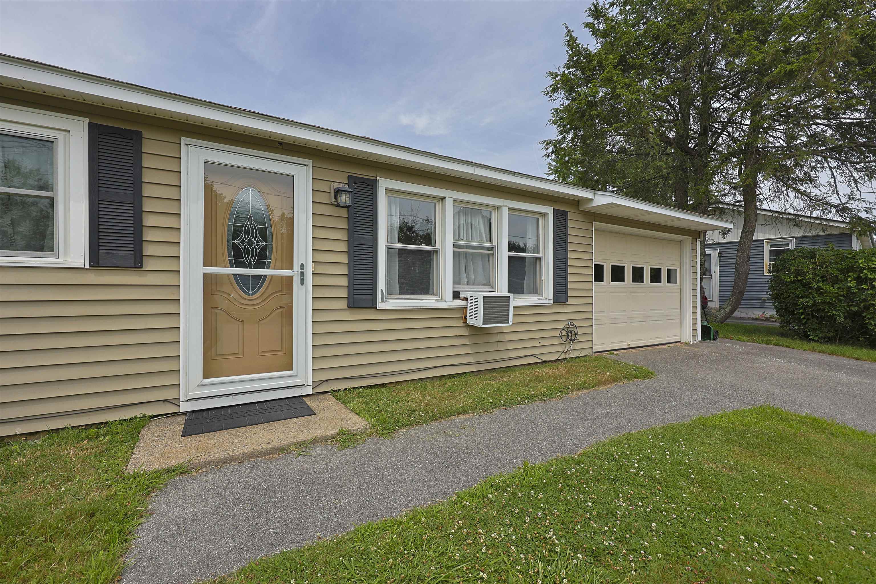 53 Kelwyn Dr, Somersworth, NH 03878