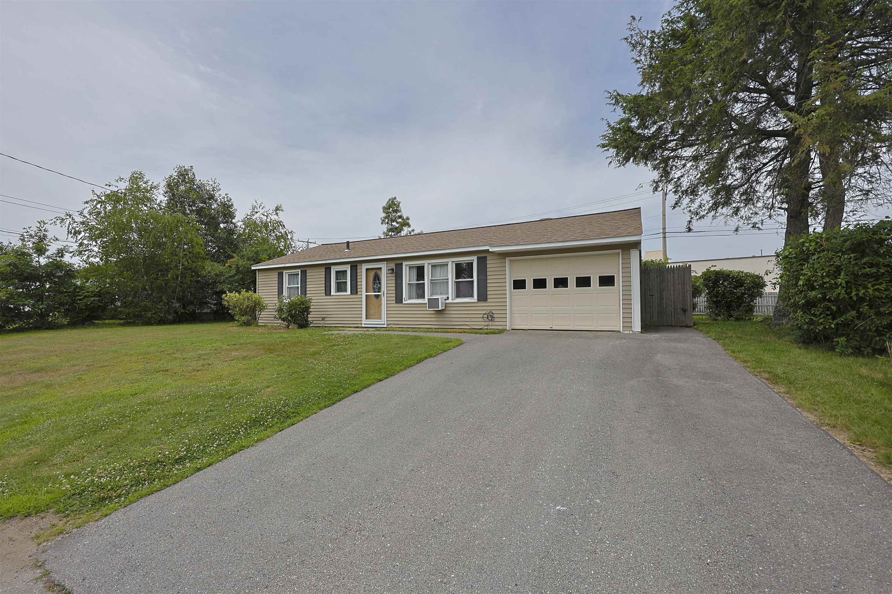 53 Kelwyn Dr, Somersworth, NH 03878