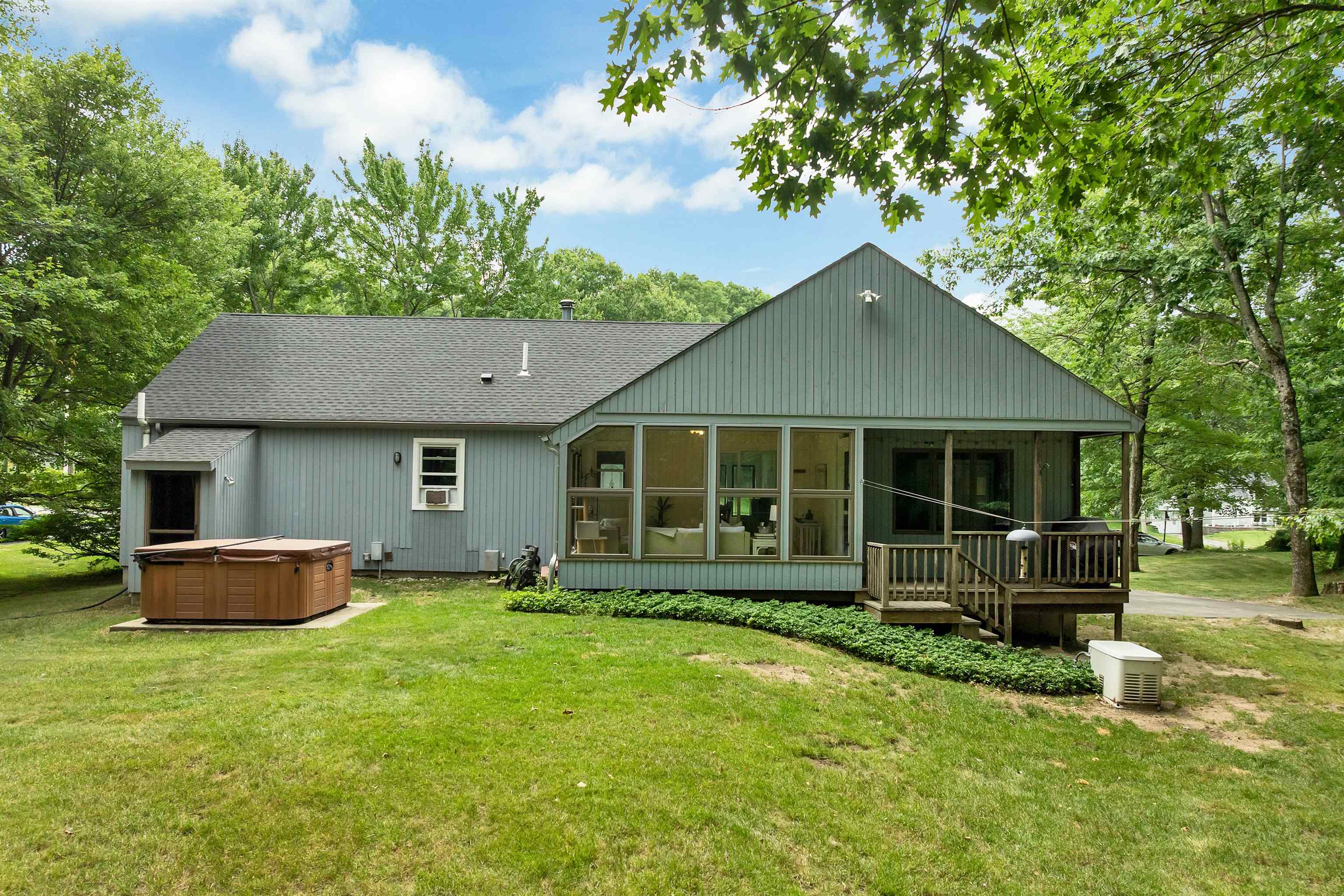 43 Redfield Cir, Derry, NH 03038