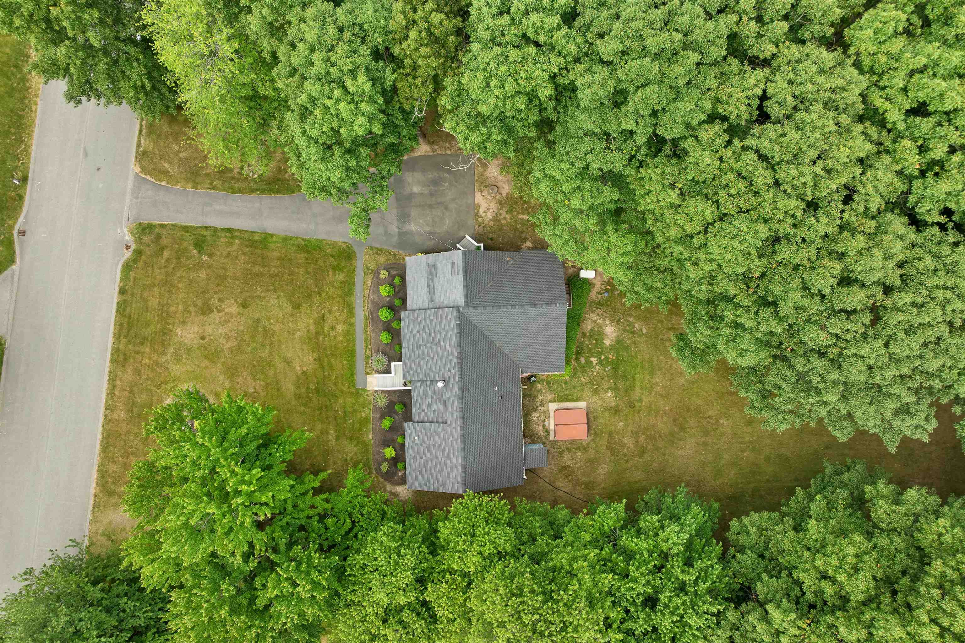 43 Redfield Cir, Derry, NH 03038