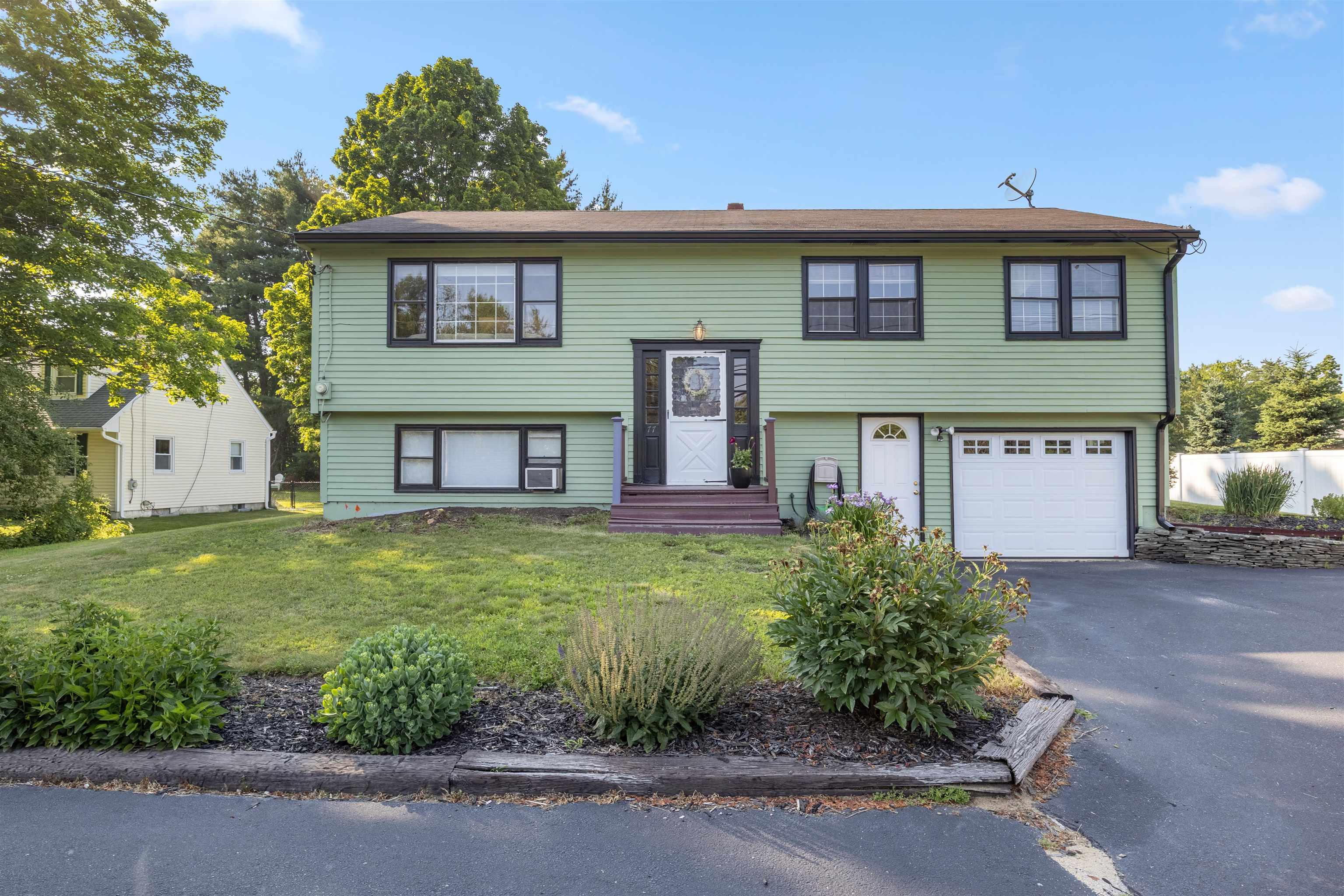 77 Knox Marsh Rd, Dover, NH 03820
