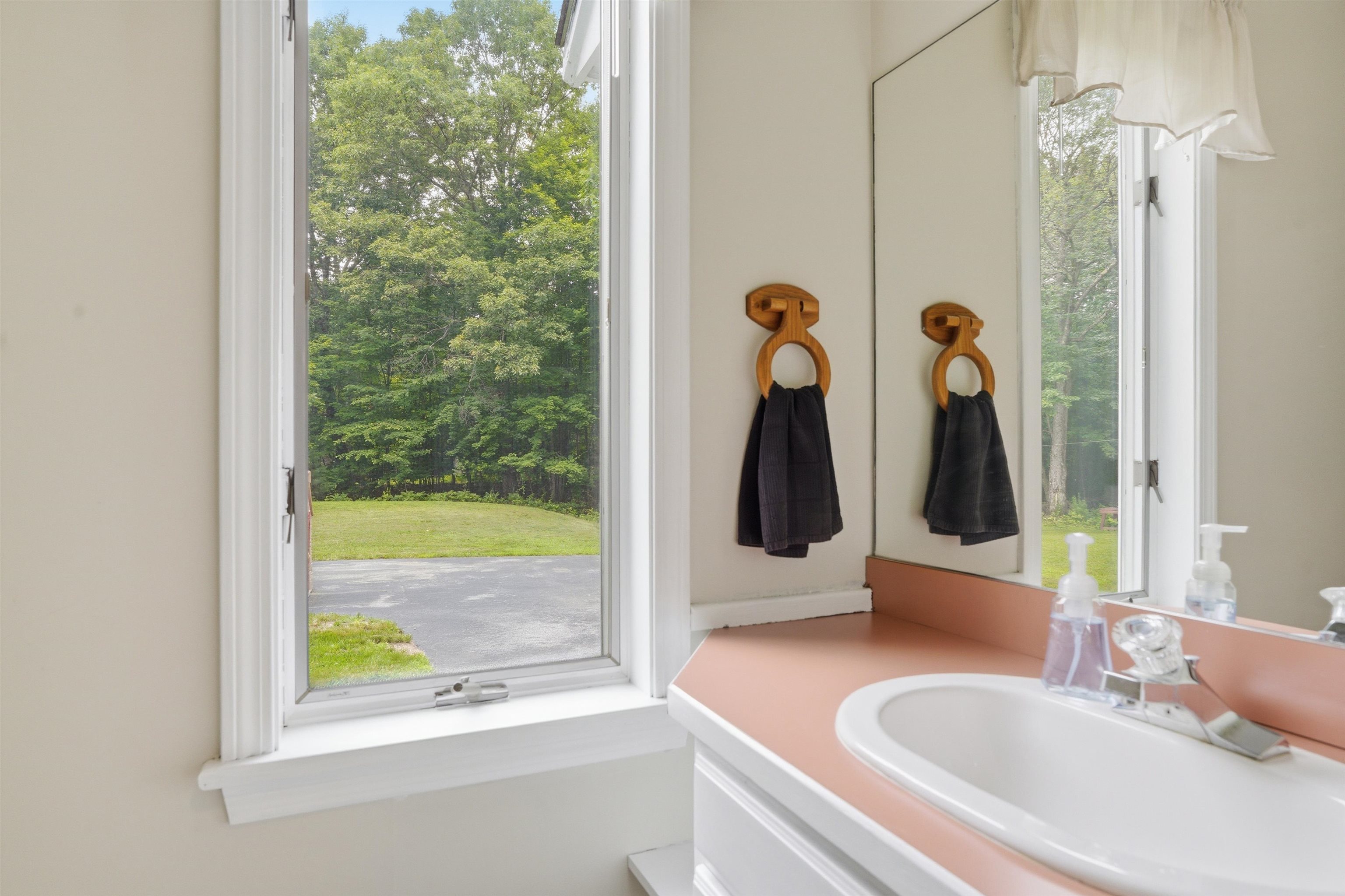 17 Tonga Dr, Bow, NH 03304