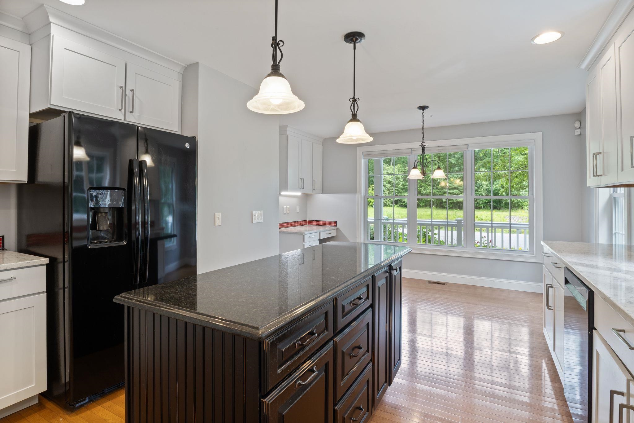 29 Vineyard Dr, Stratham, NH 03885