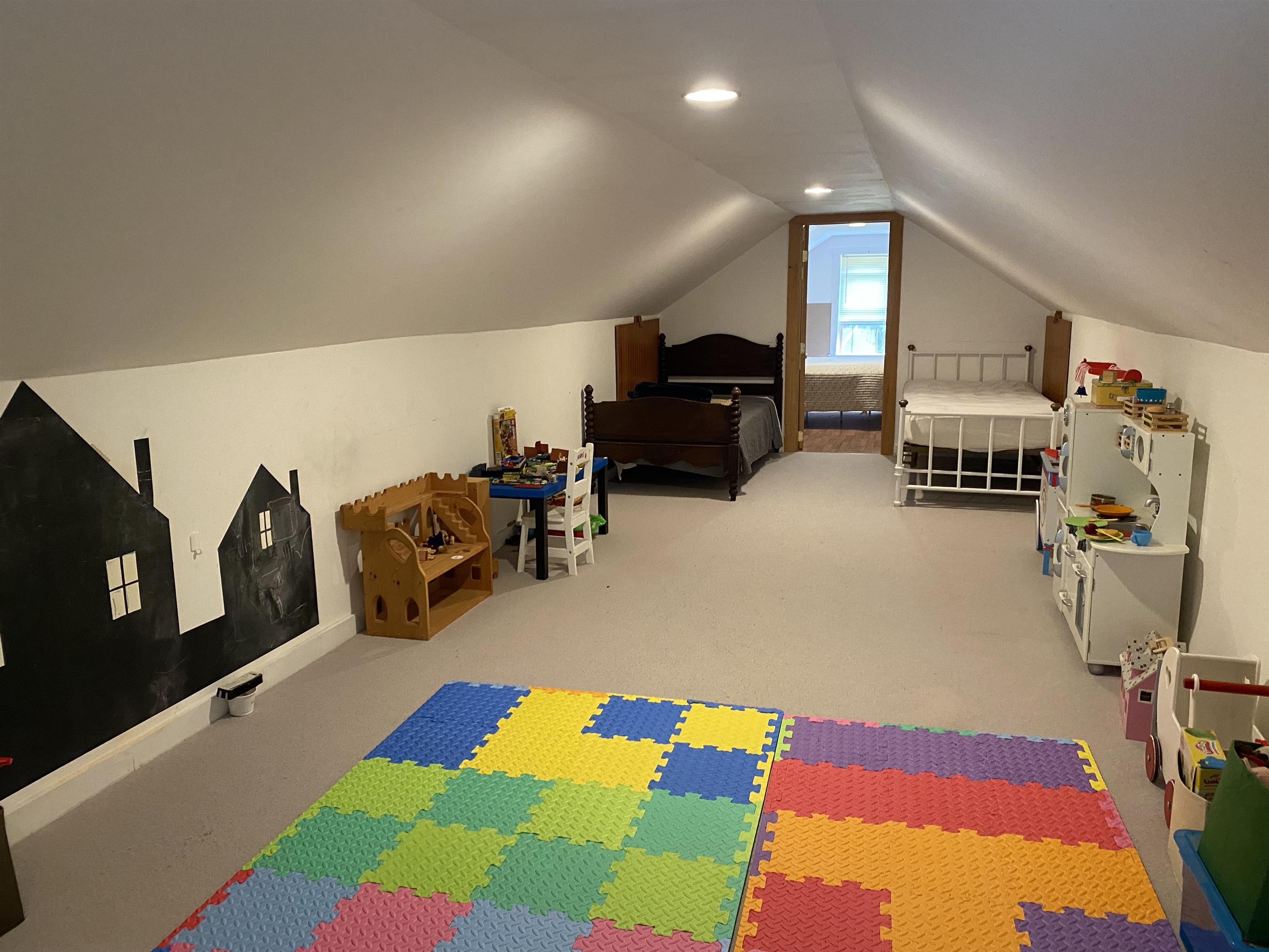 upstairs bonus rooms