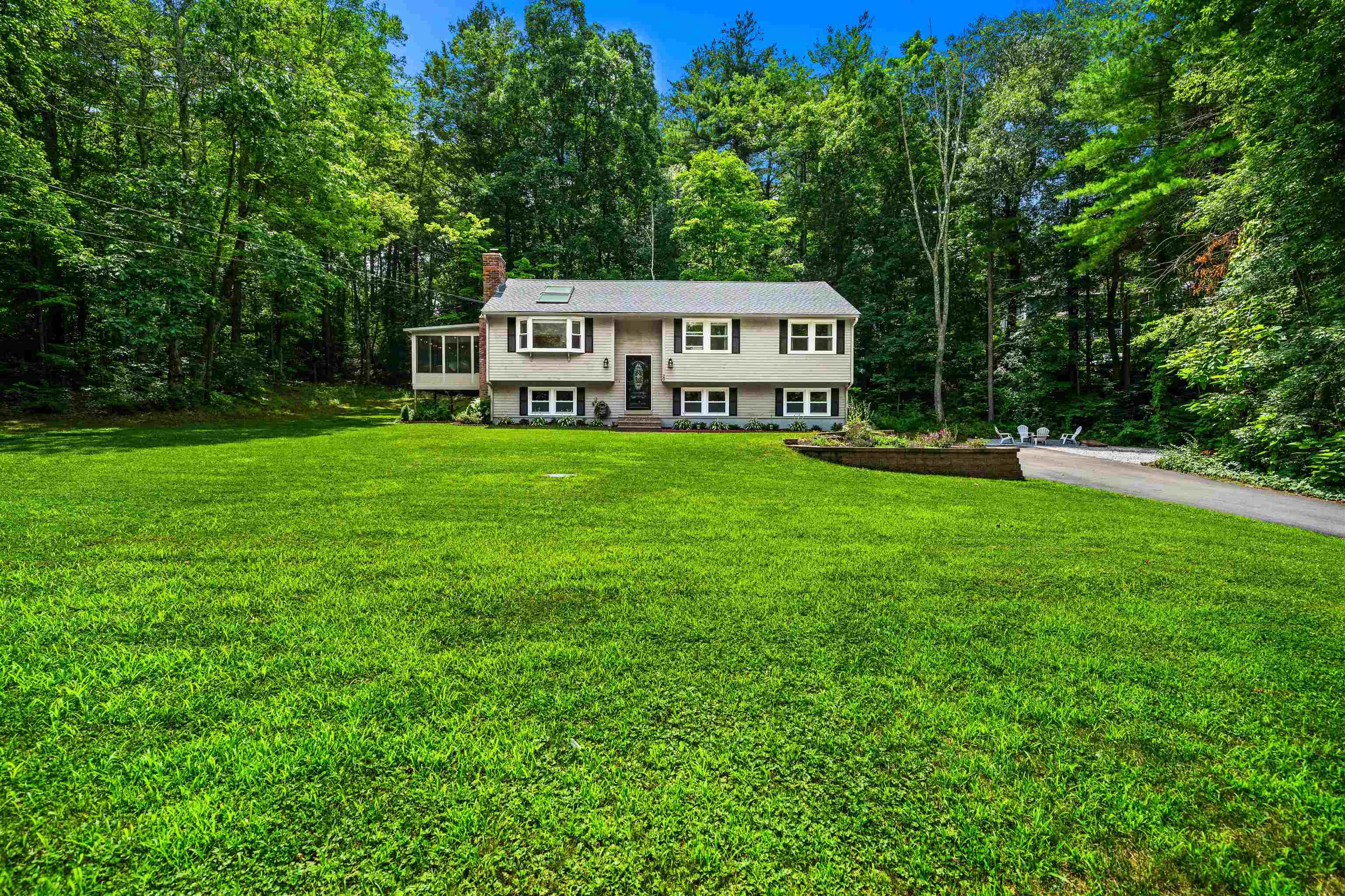 20 Hawkview Rd, Hudson, NH 03051