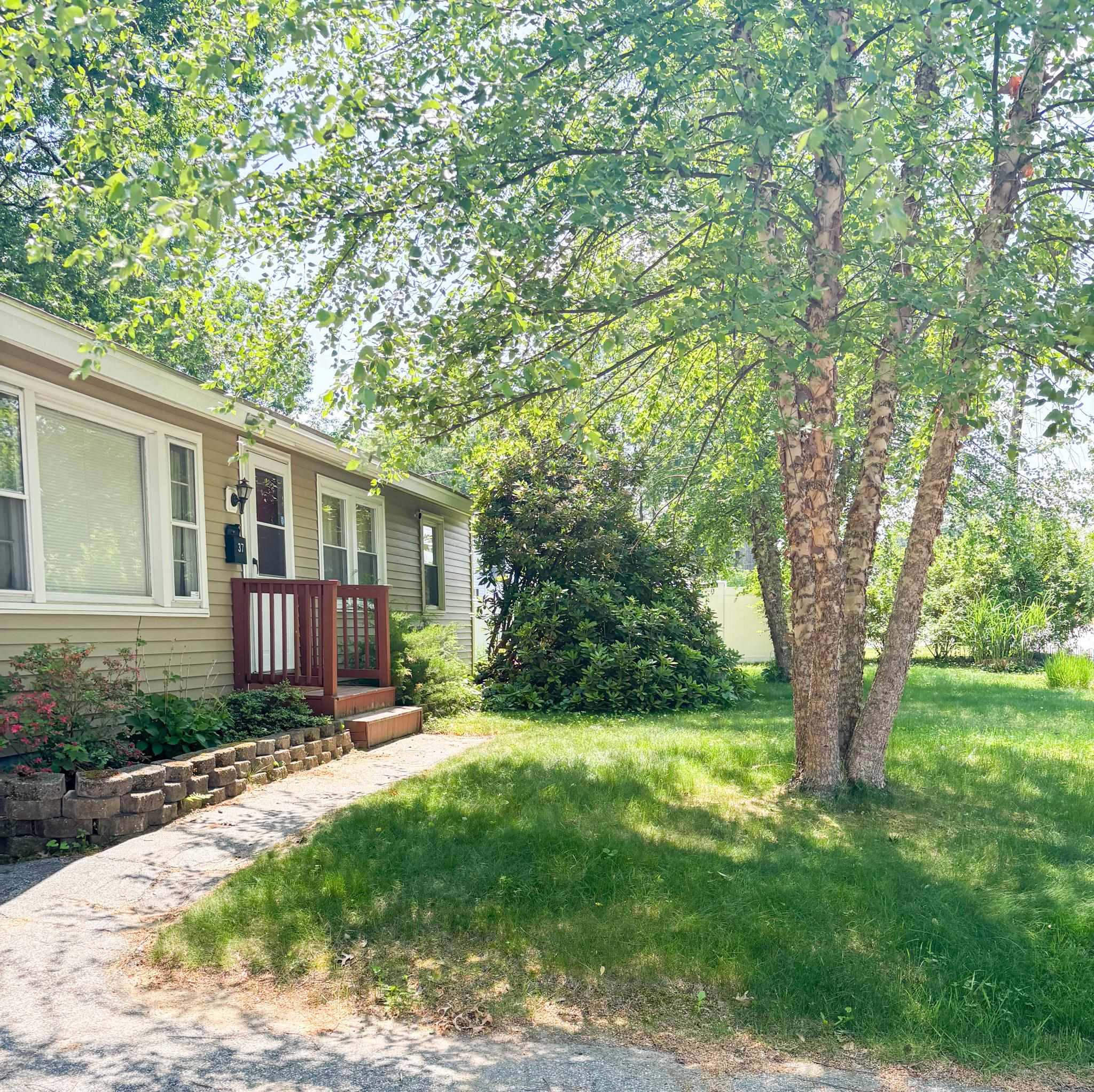 37 Damon Ave, Nashua, NH 03064