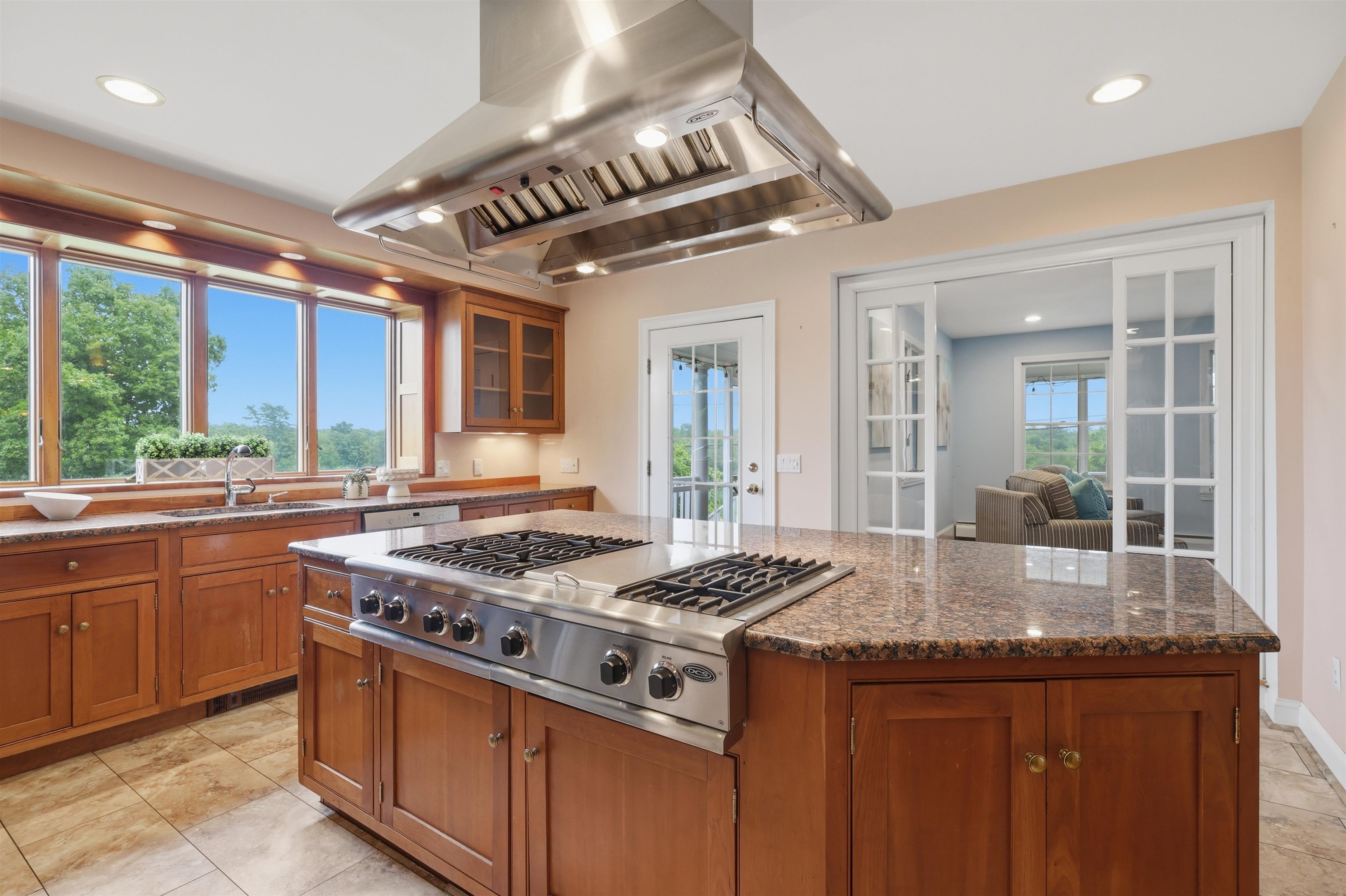 20 Whitehall Rd, South Hampton, NH 03827