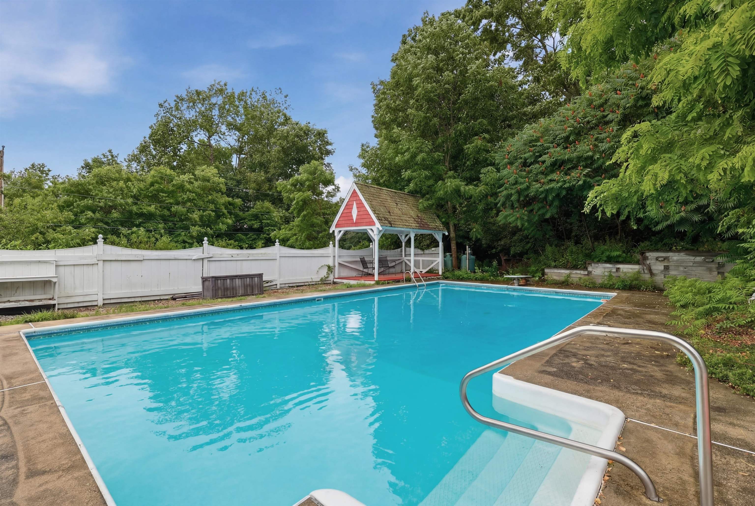 20 Whitehall Rd, South Hampton, NH 03827