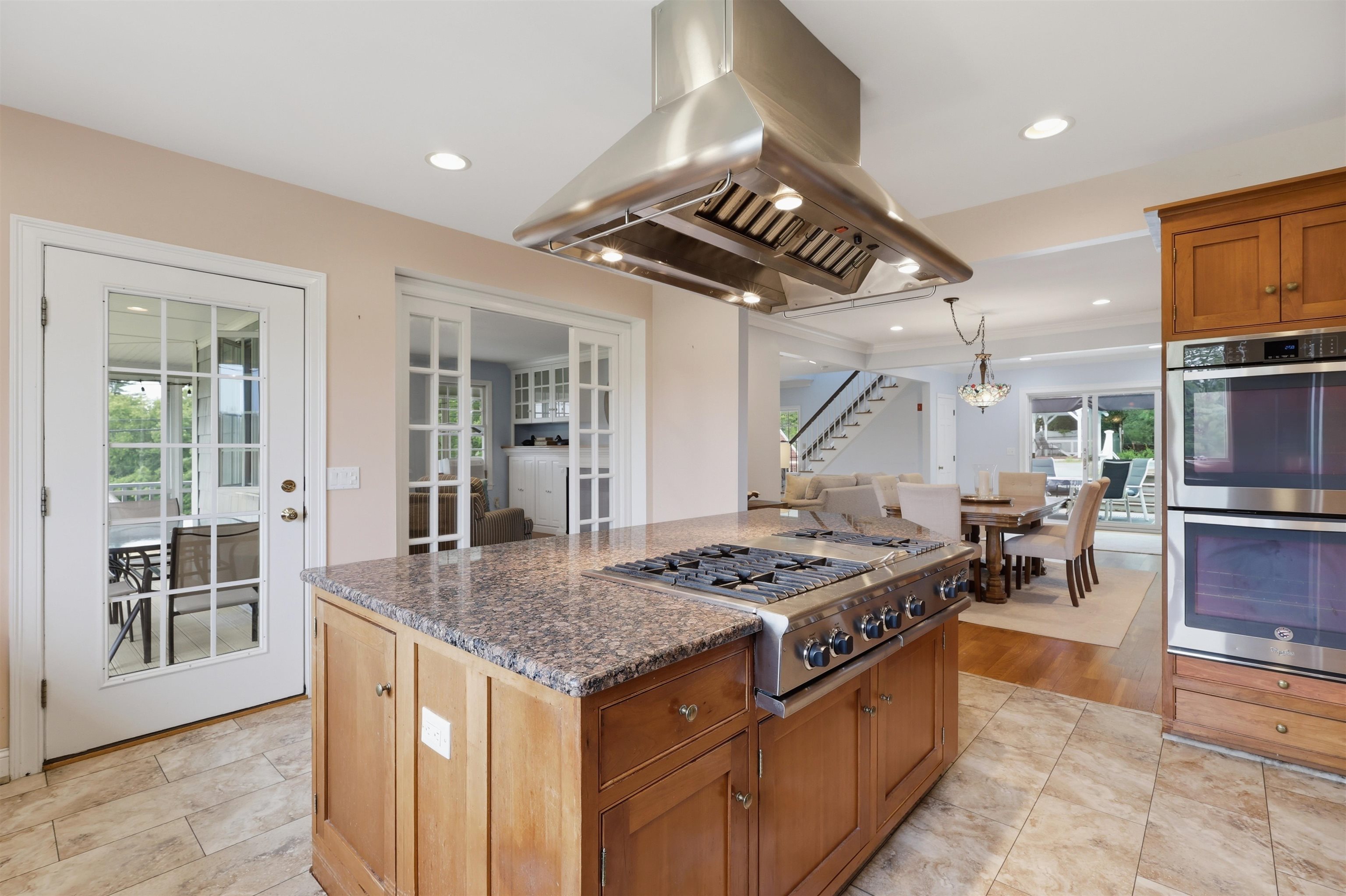 20 Whitehall Rd, South Hampton, NH 03827