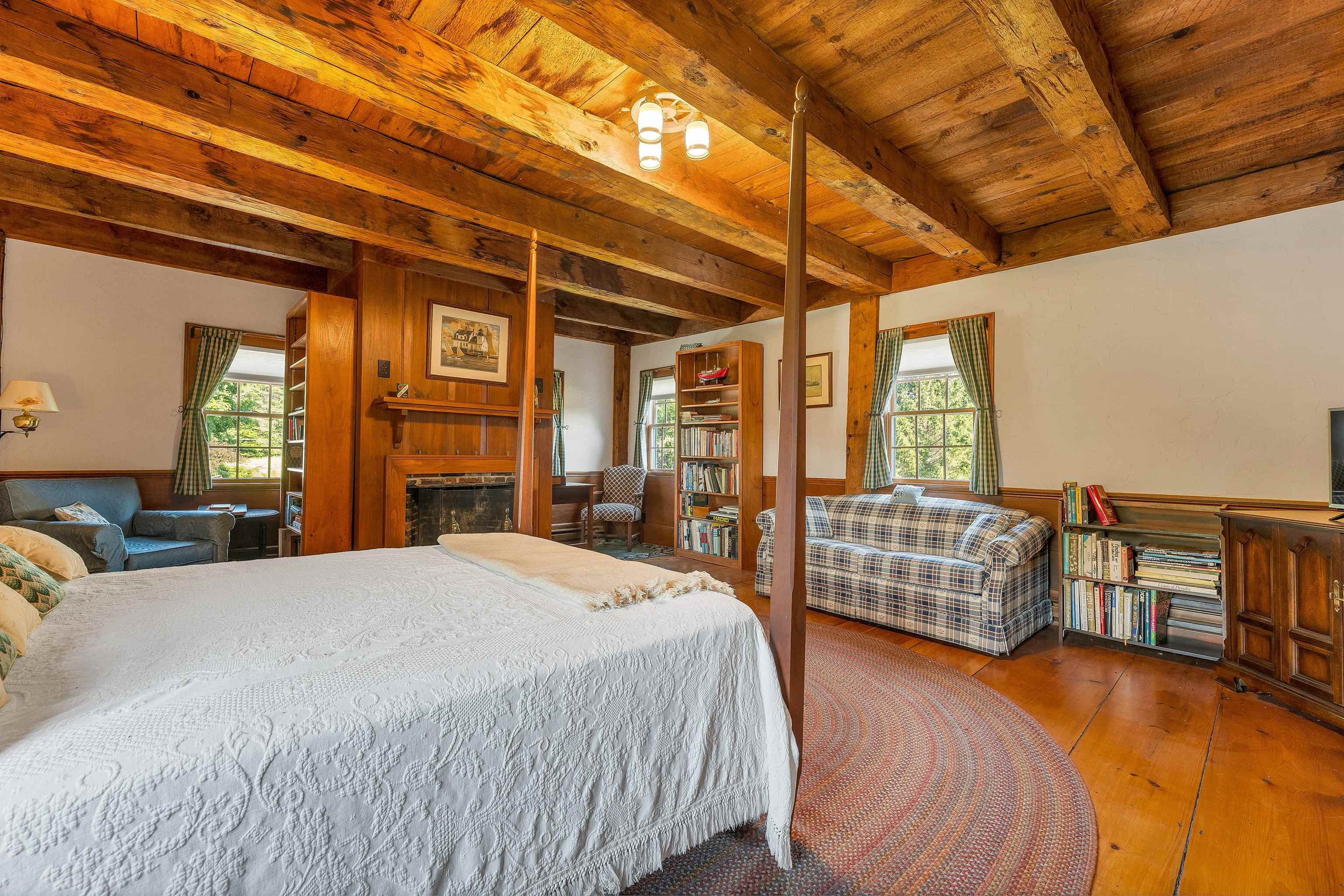 825 North Line Rd, Tuftonboro, NH 03816