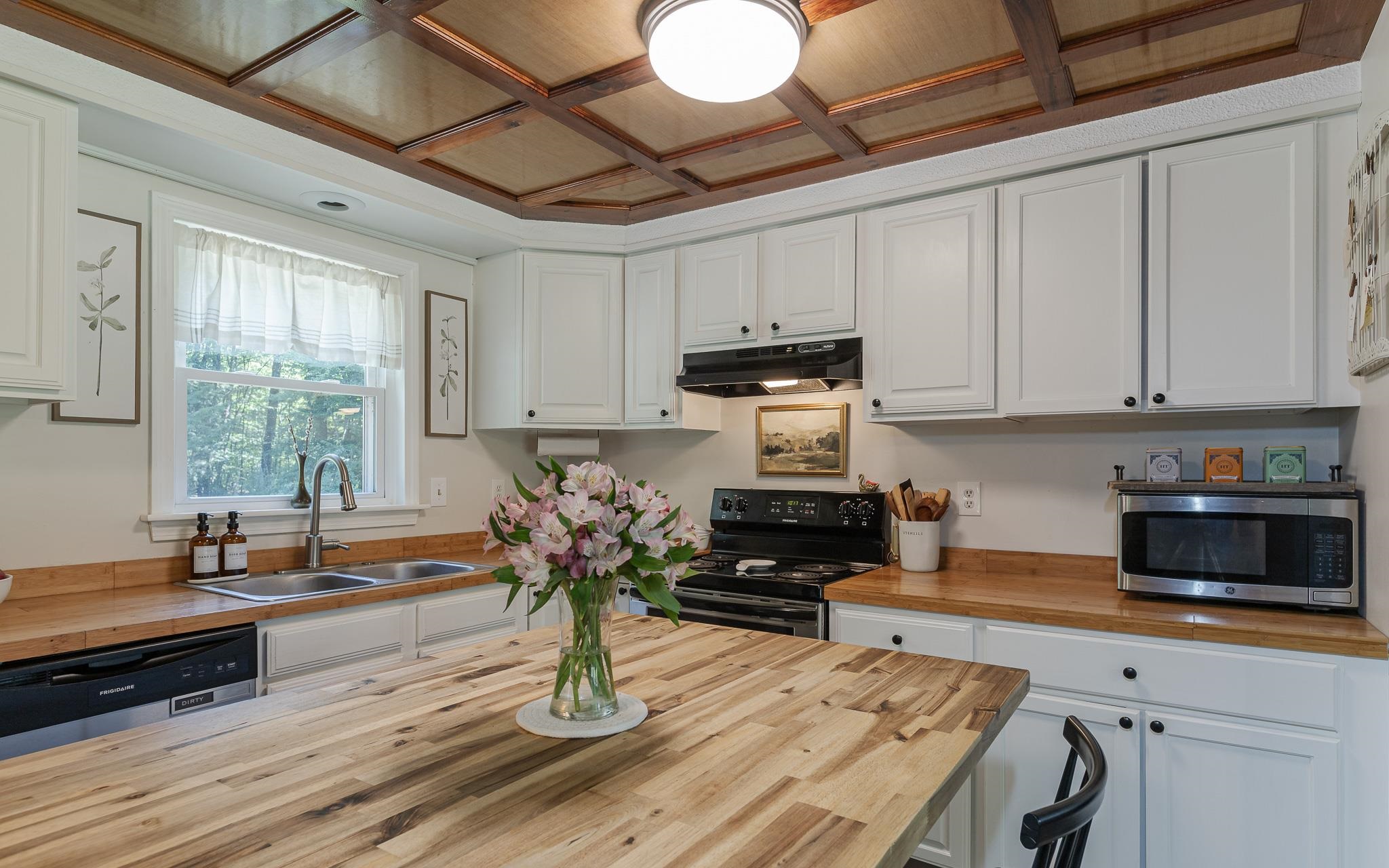 24 Westminster Dr, Fitzwilliam, NH 03447