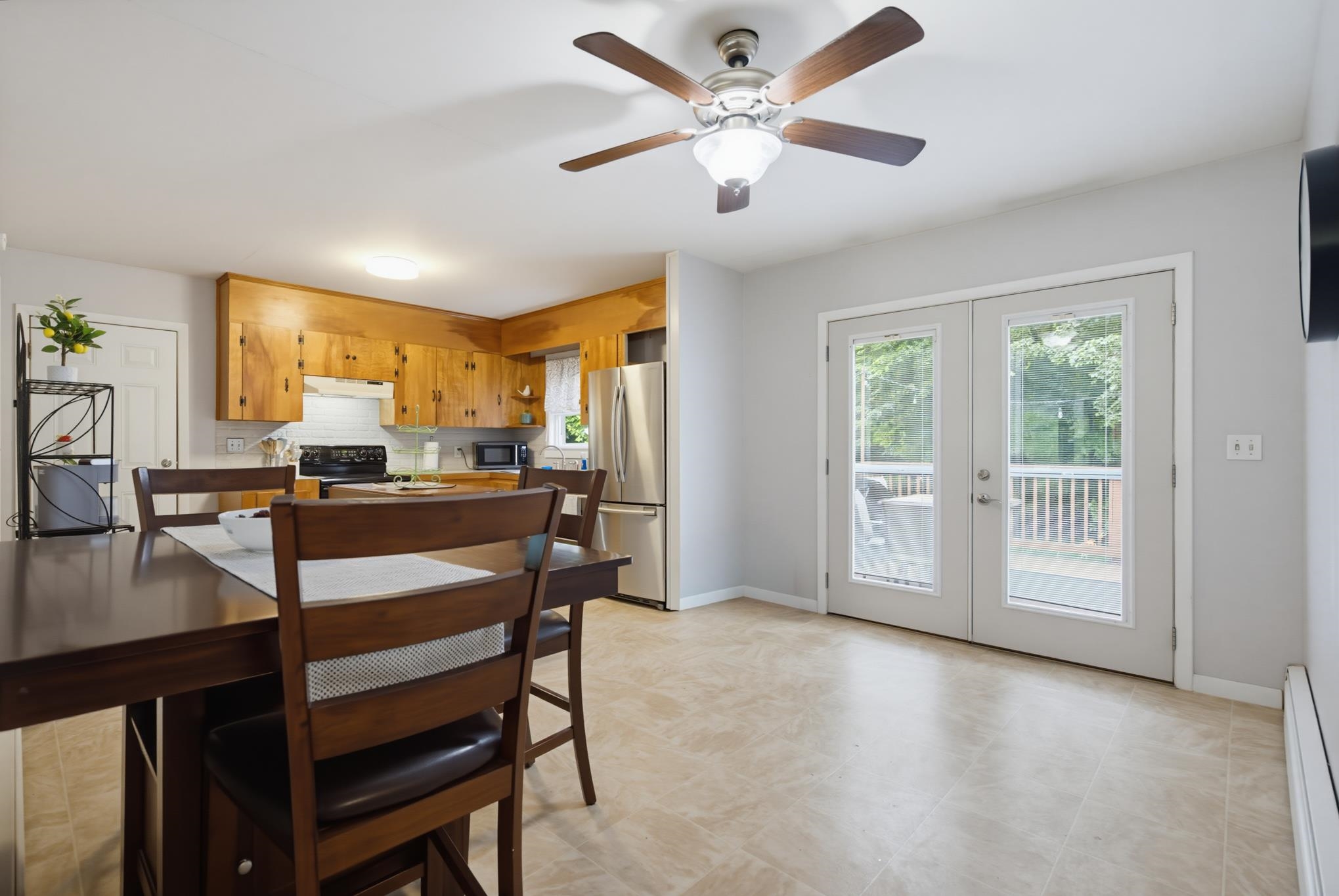 96 Saint Laurent St, Epping, NH 03042