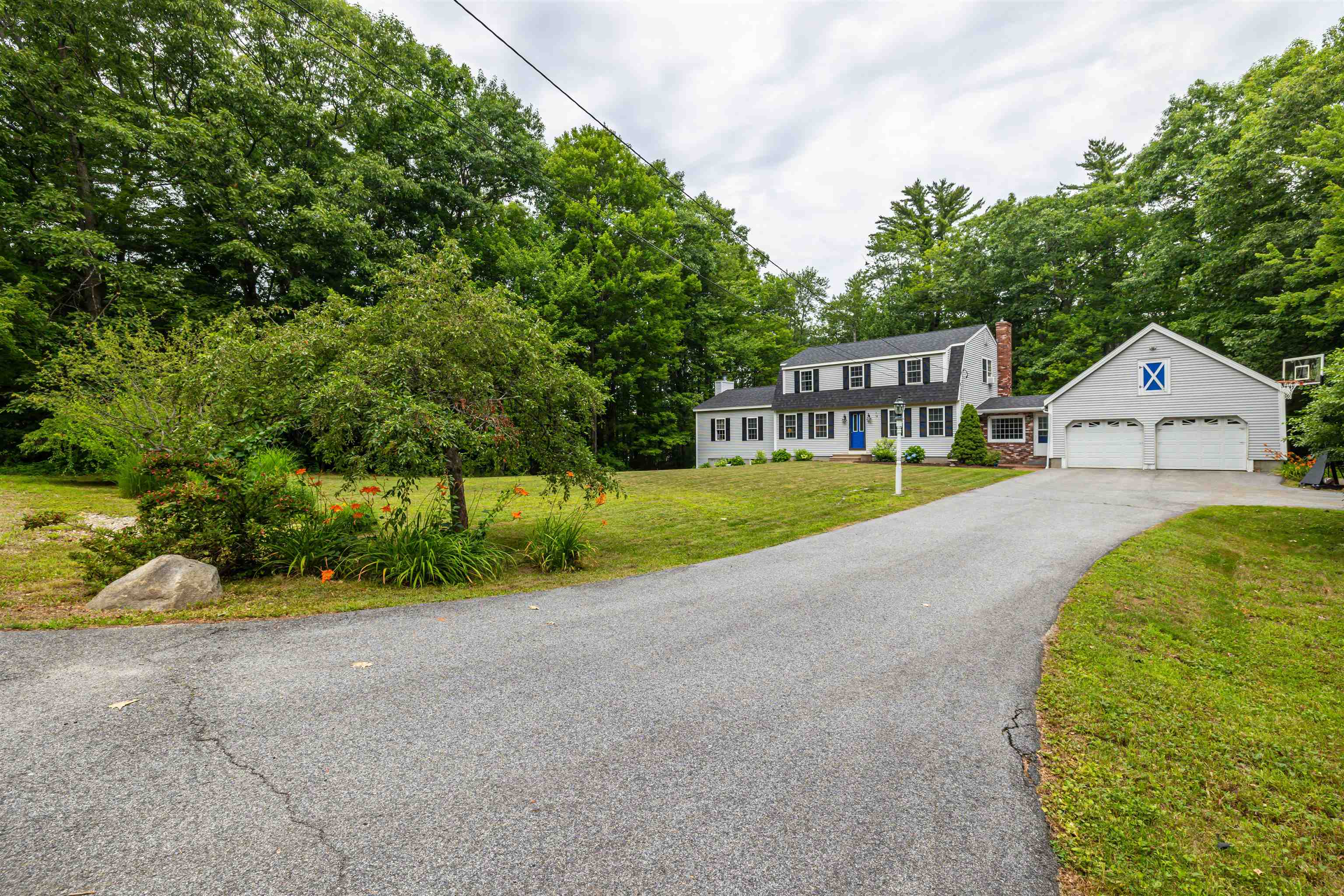 39 Lantern Ln, Hooksett, NH 03106