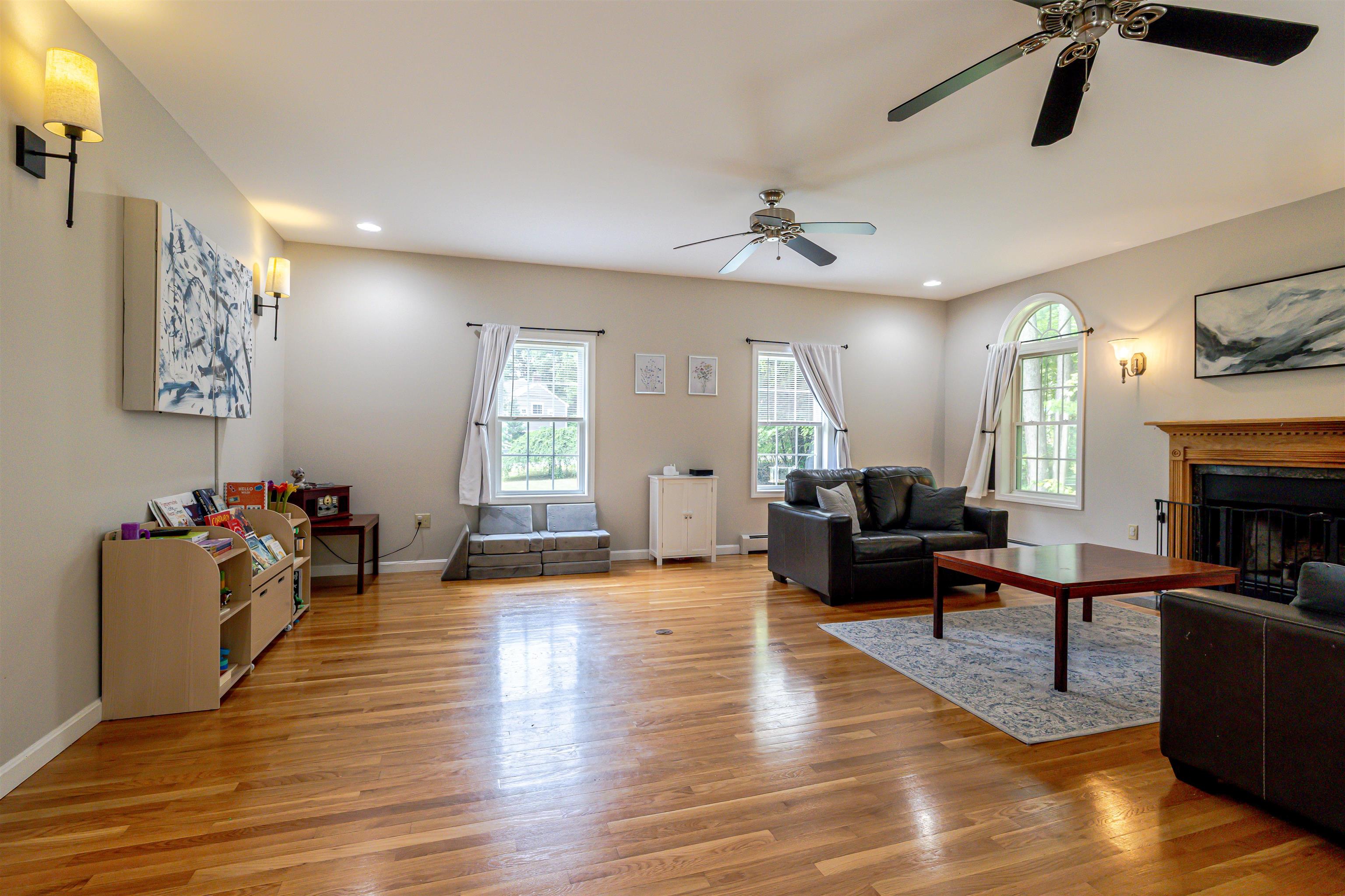 39 Lantern Ln, Hooksett, NH 03106