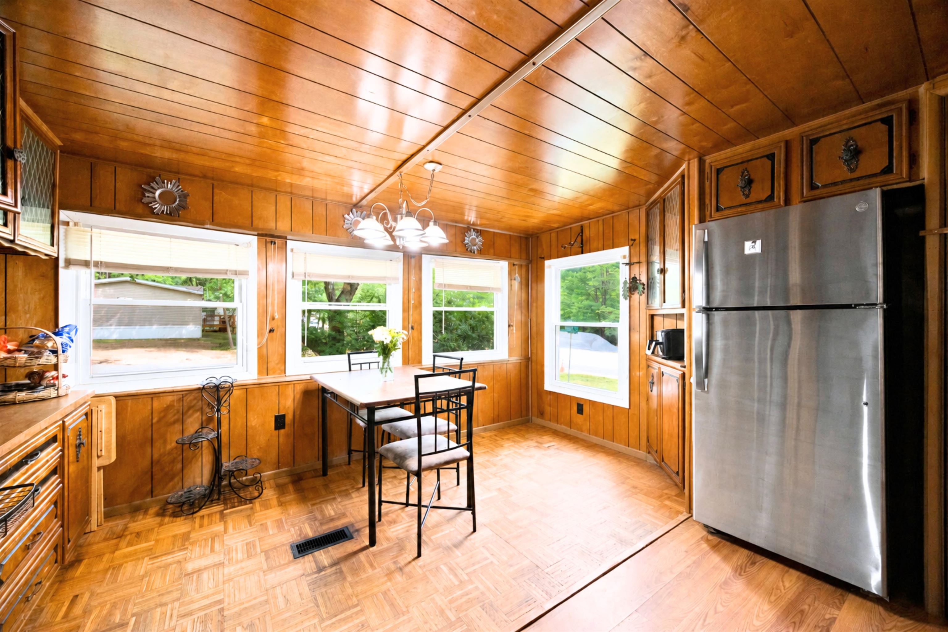 1 Hoover Cir, Loudon, NH 03307