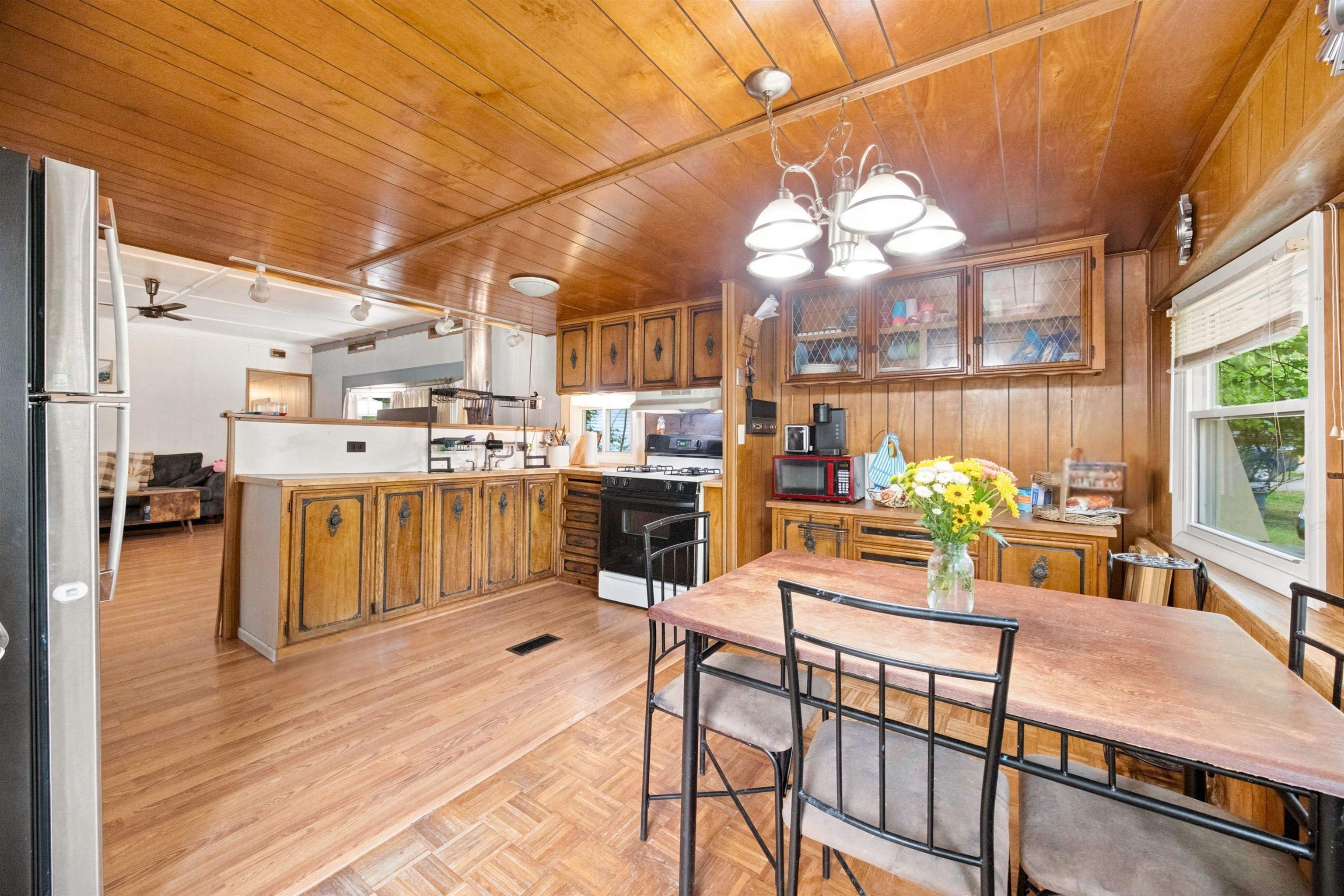 1 Hoover Cir, Loudon, NH 03307