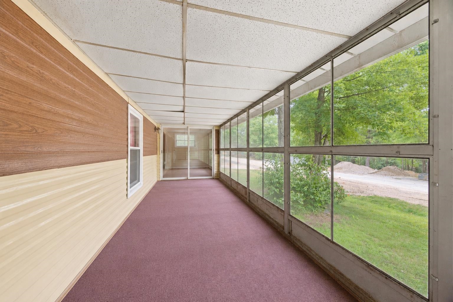 1 Hoover Cir, Loudon, NH 03307