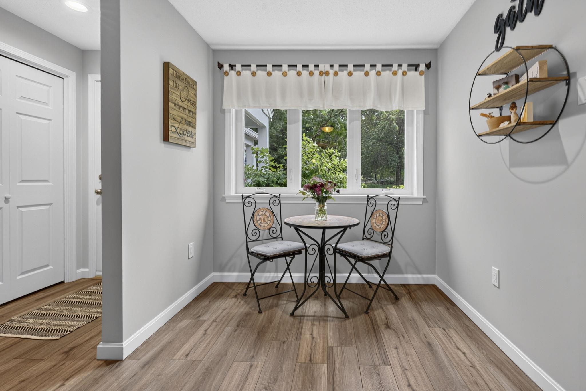 Cute Breakfast Nook