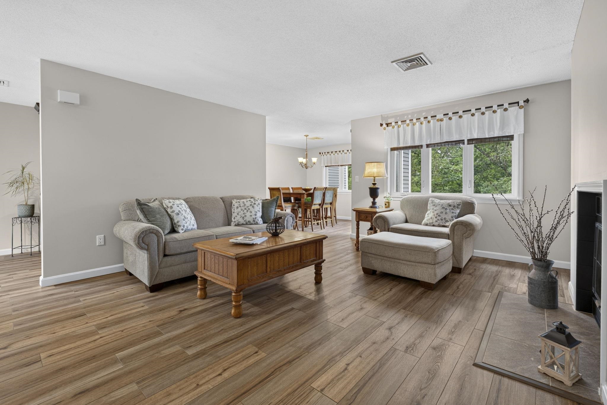 Open Concept to the Dining Area