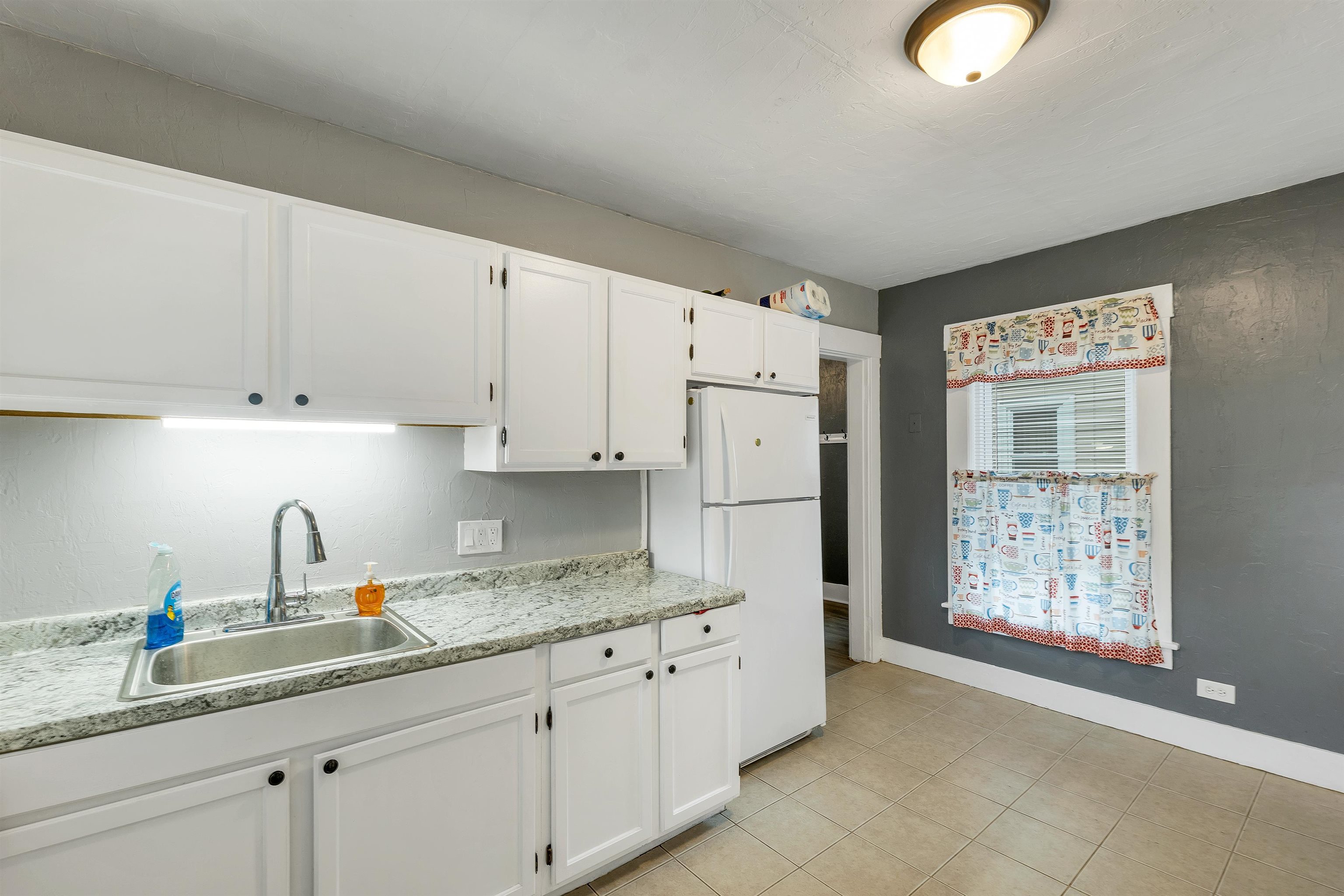 102 Franklin St, Franklin, NH 03235