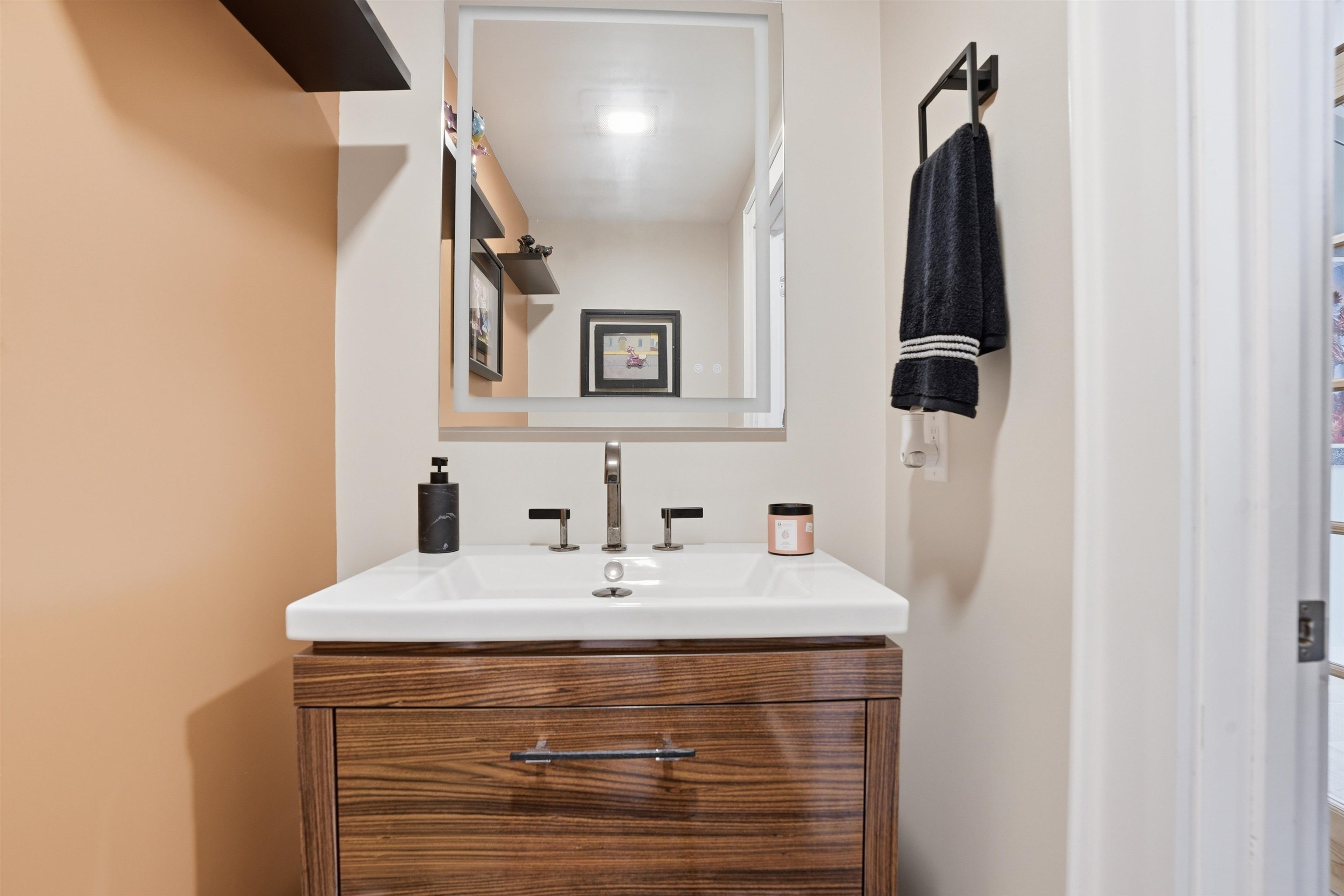 17 Spring Hill Rd, Mont Vernon, NH 03057