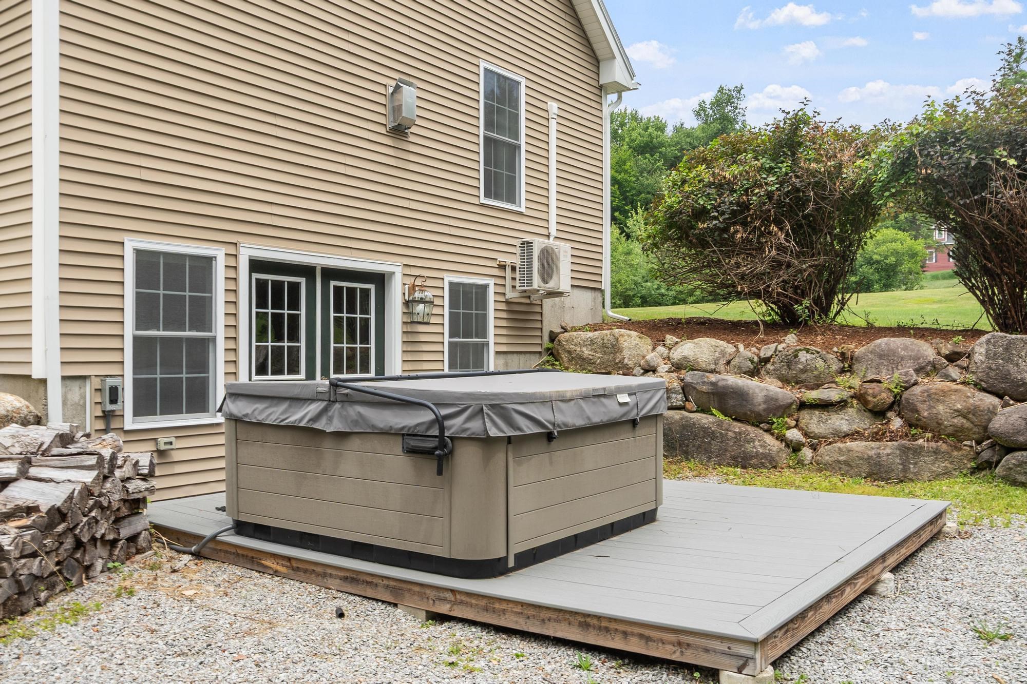 62 Monadnock Ln, Peterborough, NH 03458