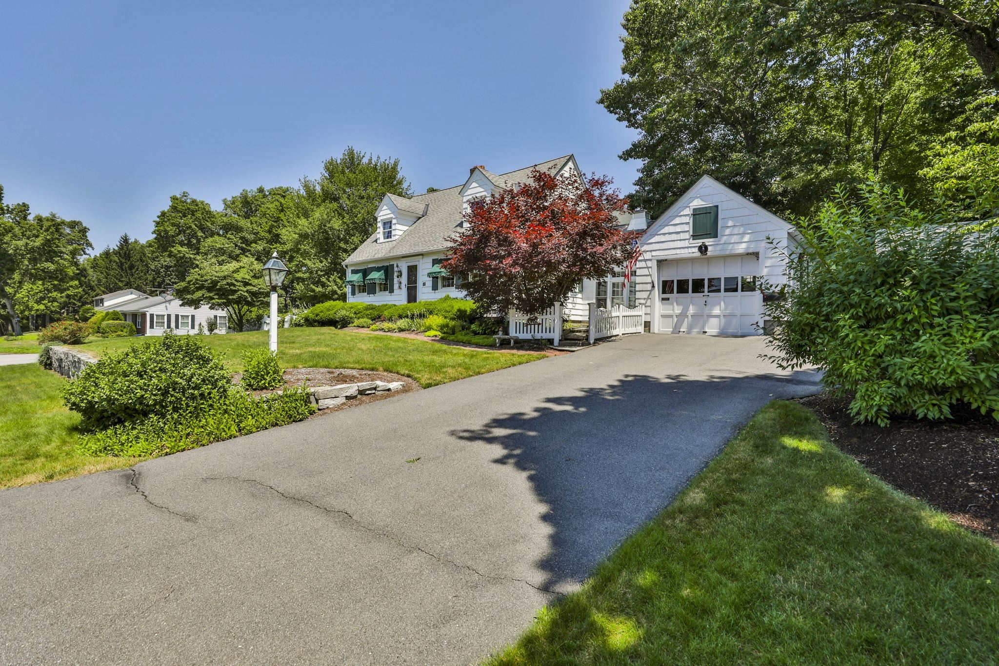 15 Hooker St, Nashua, NH 03064