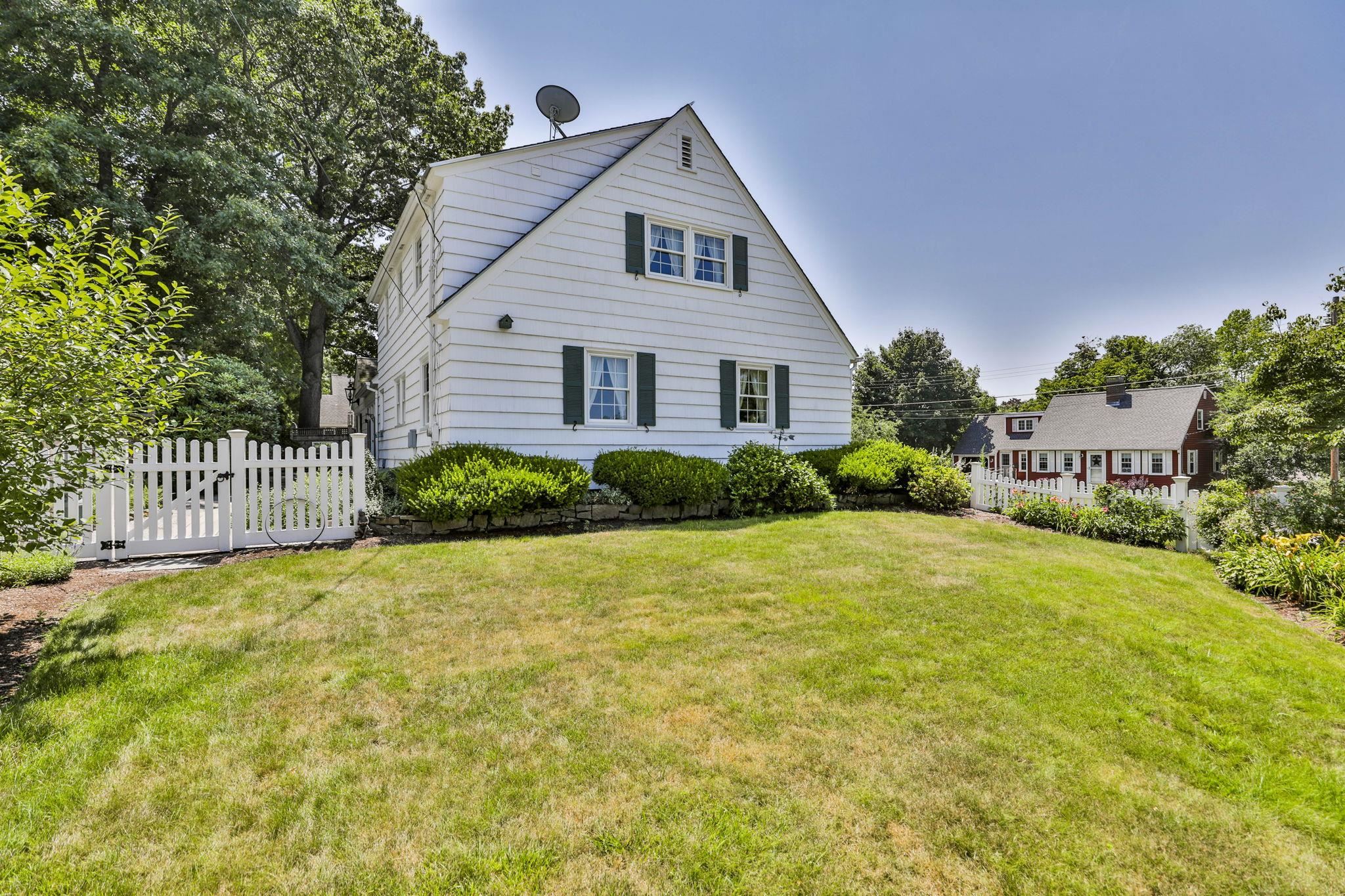 15 Hooker St, Nashua, NH 03064