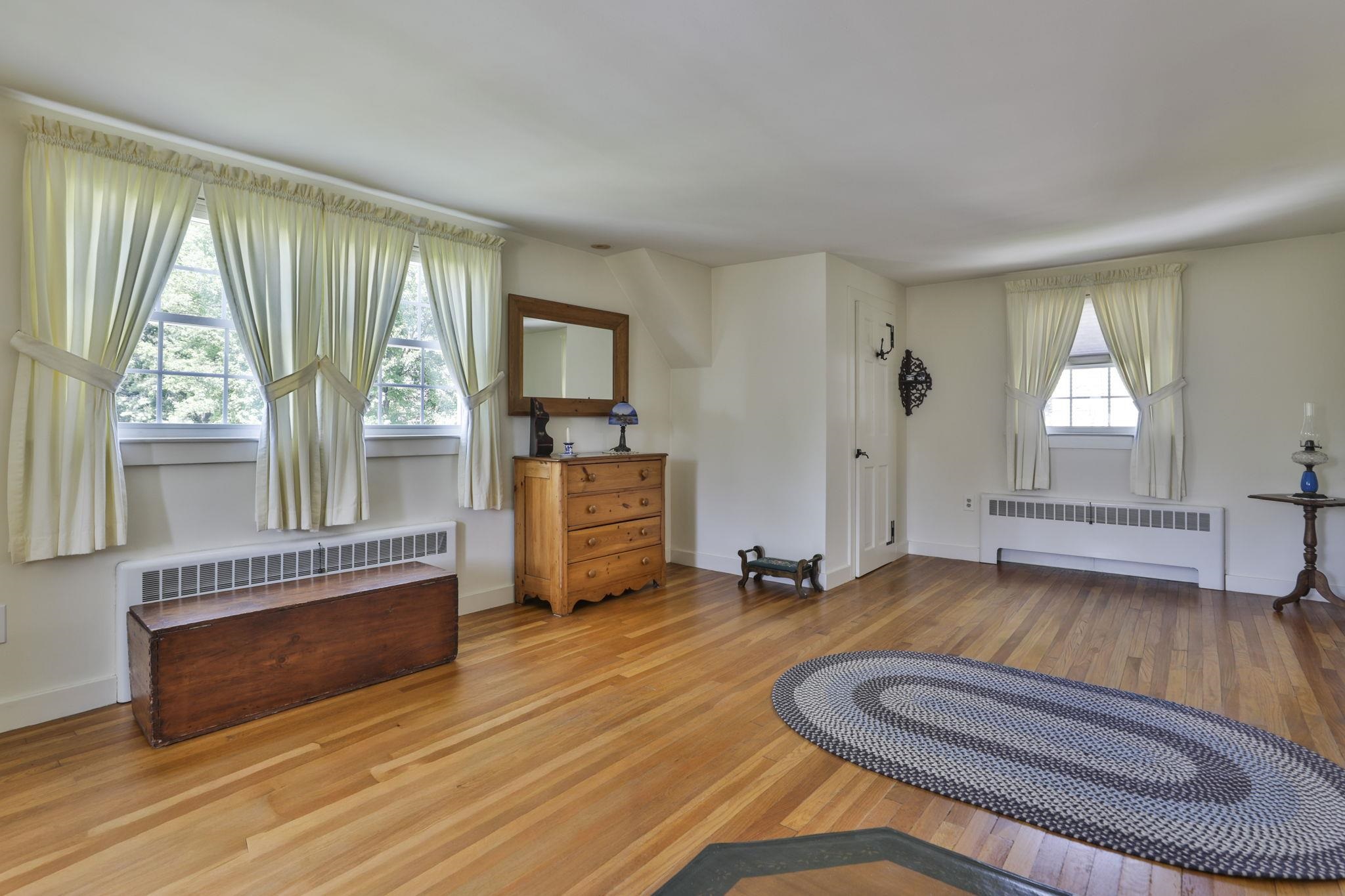 15 Hooker St, Nashua, NH 03064