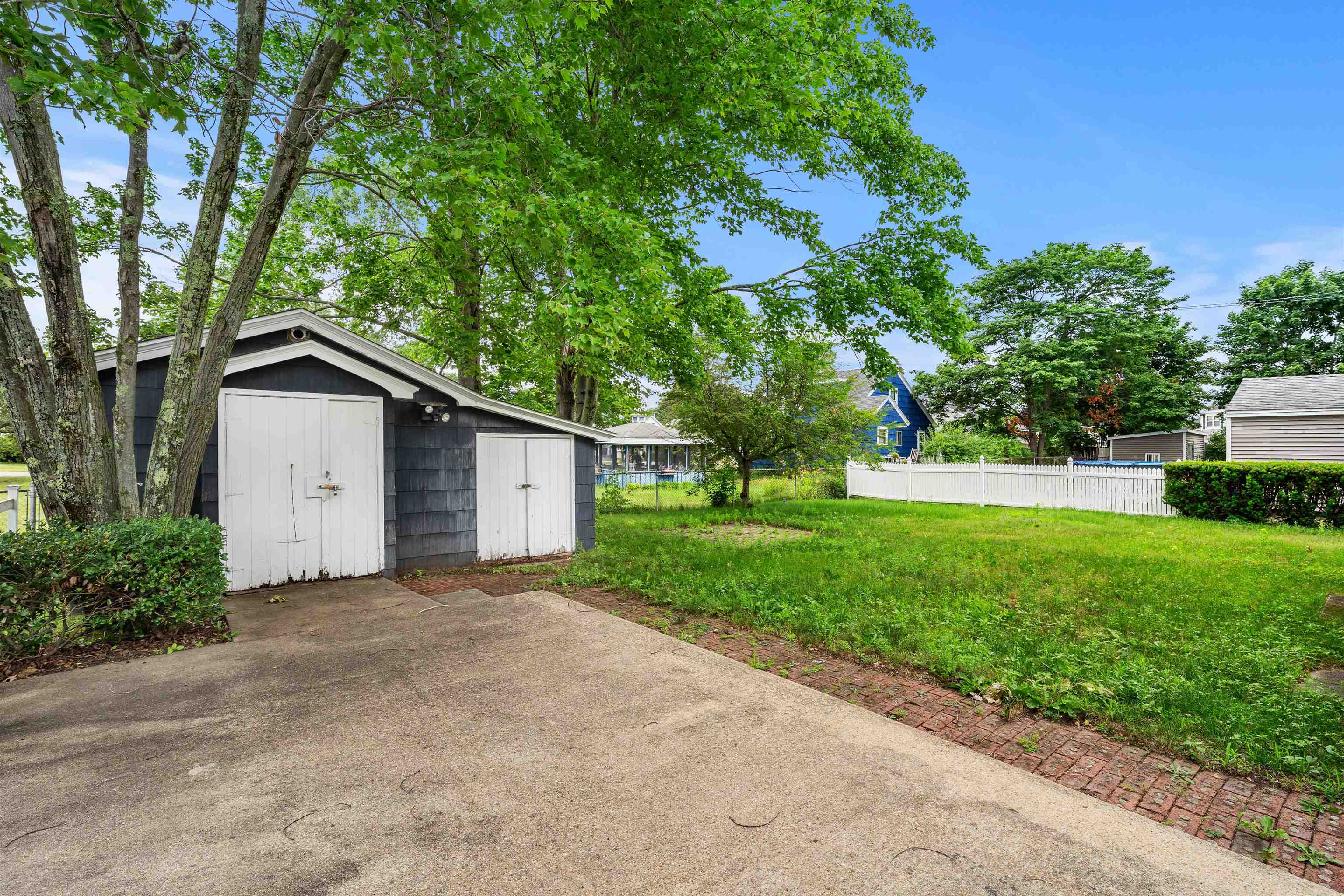 24 Plummer St, Goffstown, NH 03102