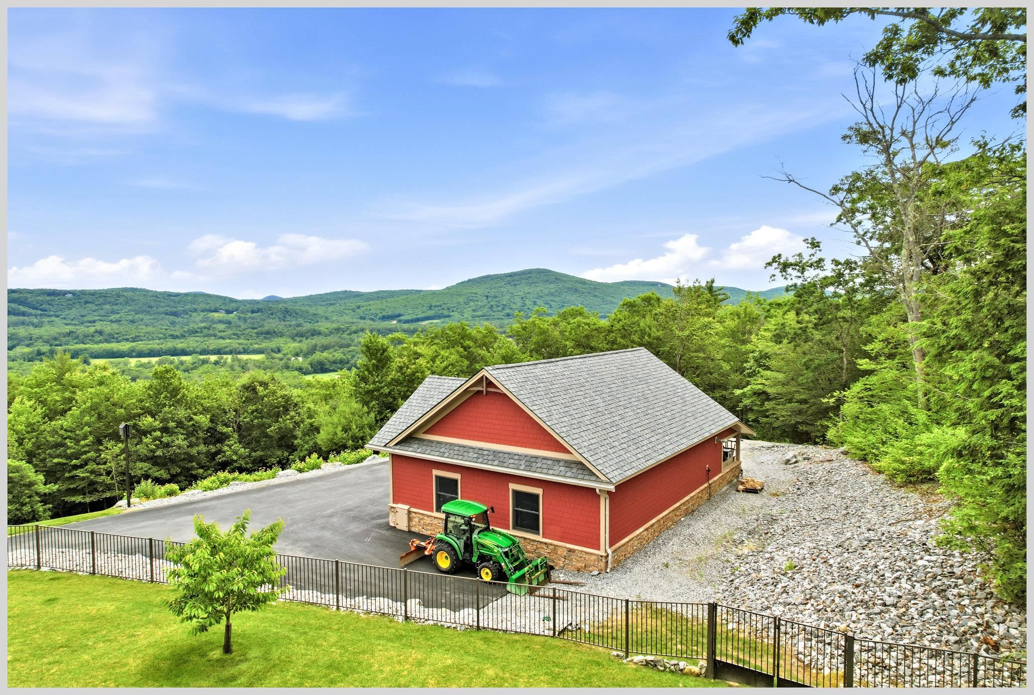 60 Ski Lift Ln, Plymouth, NH 03264