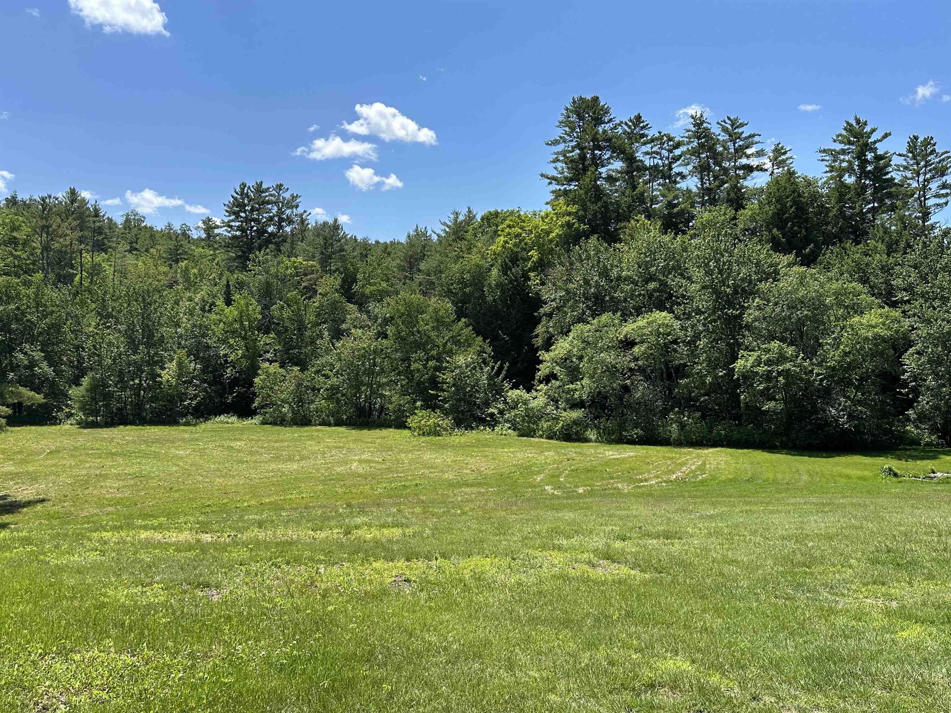 Large open area 25708172