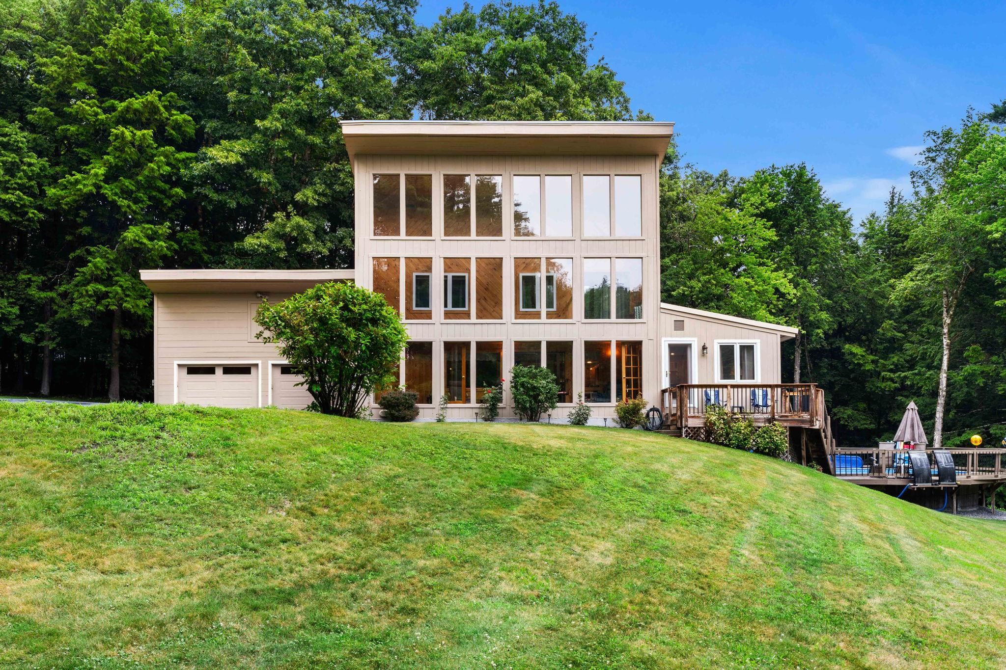 42 Thorndike Rd, Weare, NH 03281