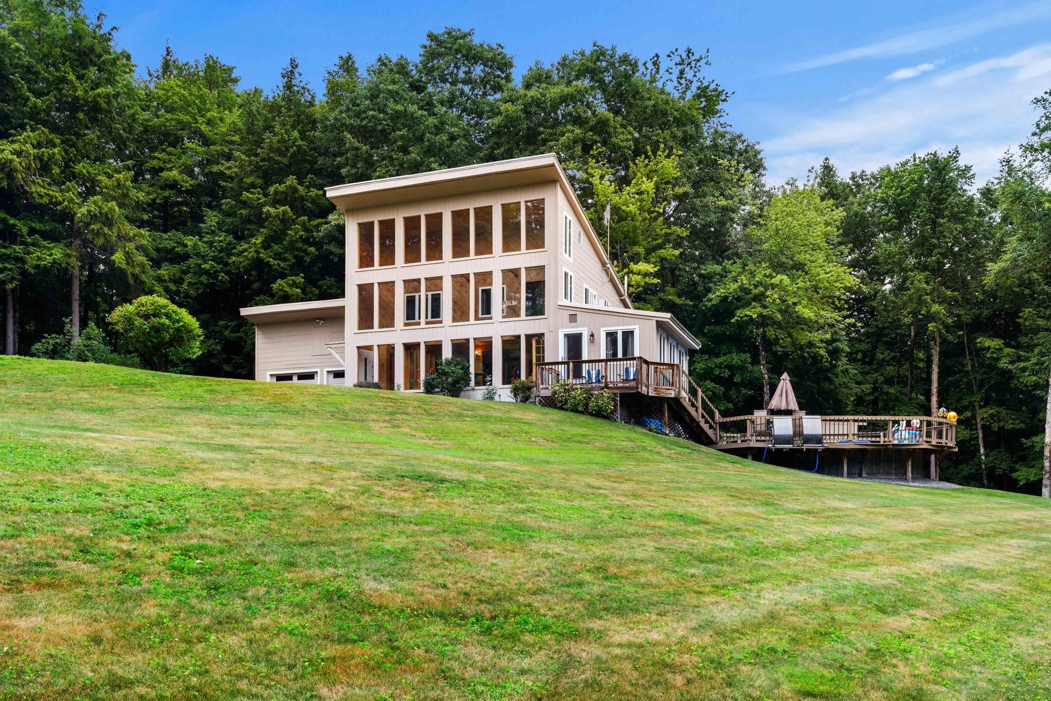 42 Thorndike Rd, Weare, NH 03281