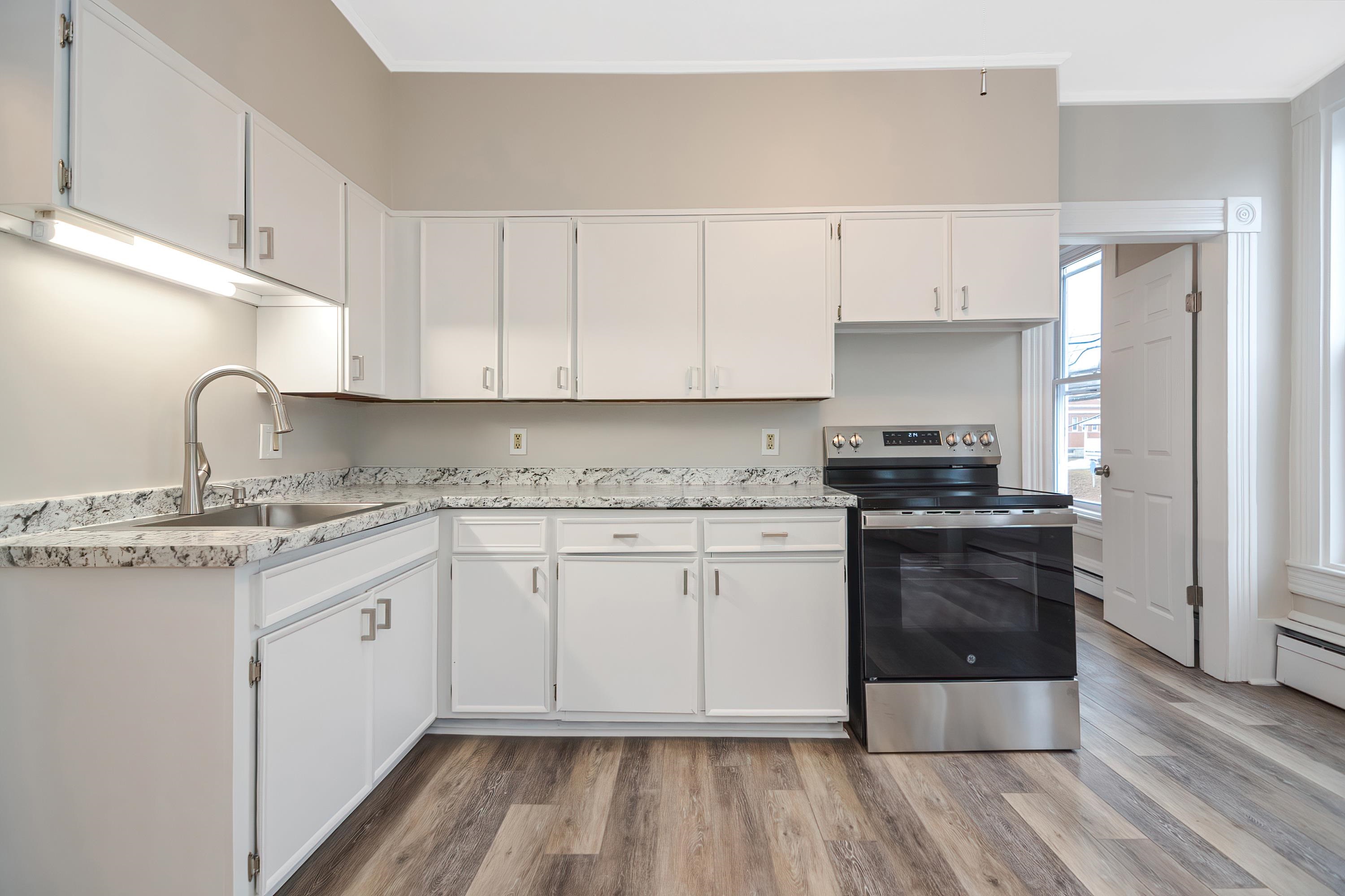 32 Main St, Pittsfield, NH 03263