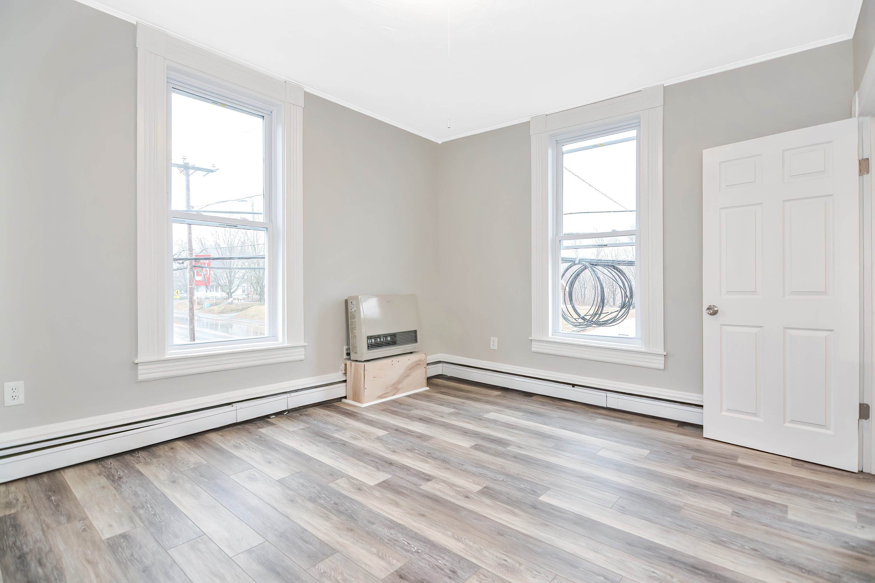 32 Main St, Pittsfield, NH 03263