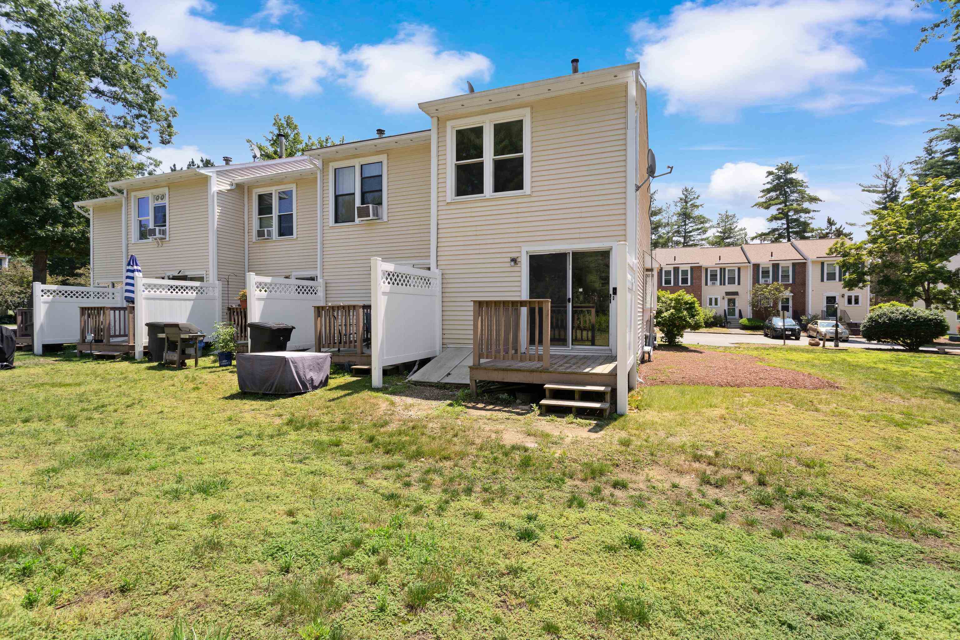 9 Kimberly Dr, Merrimack, NH 03054