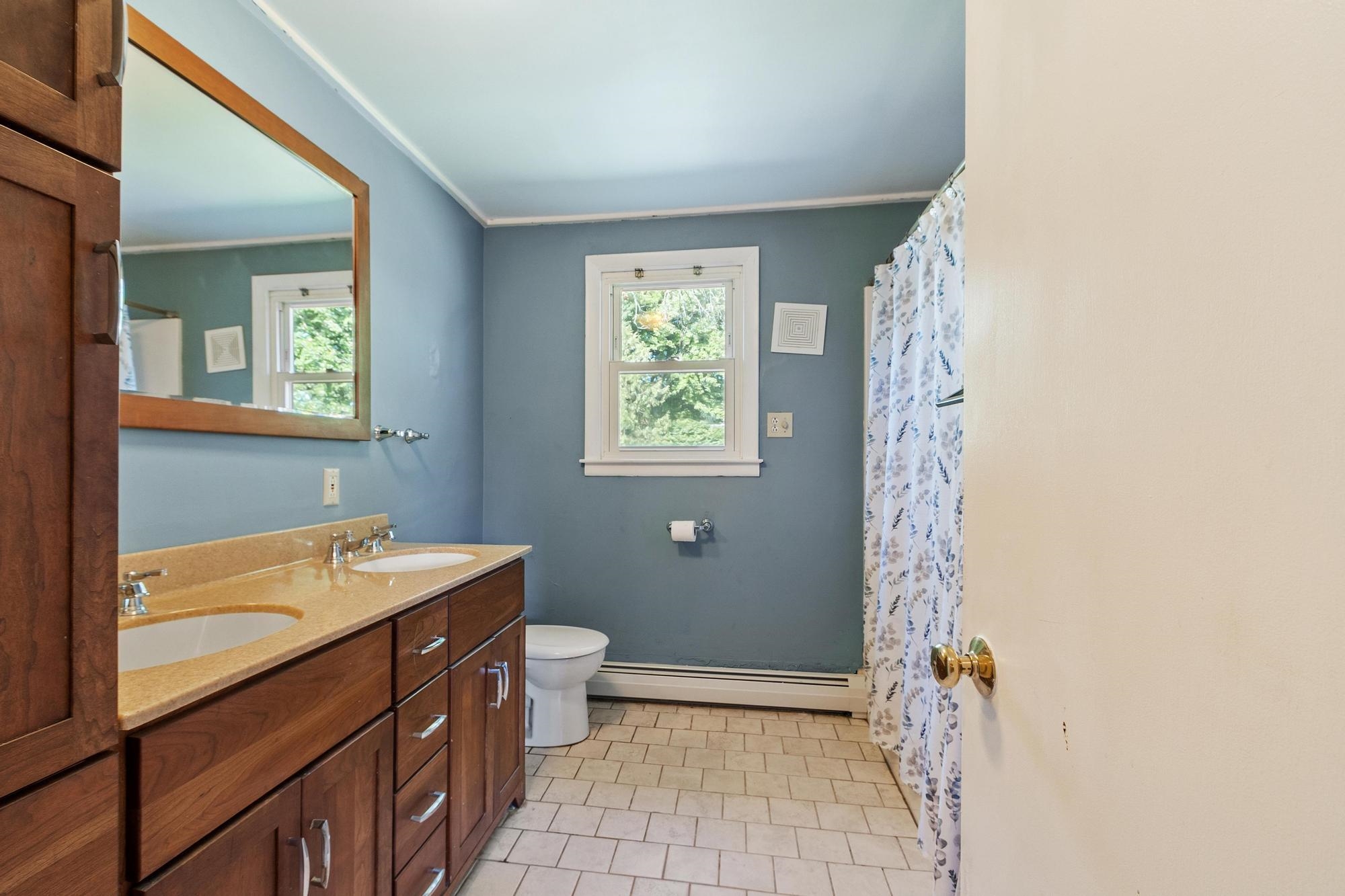 7 Mack St, Bedford, NH 03110
