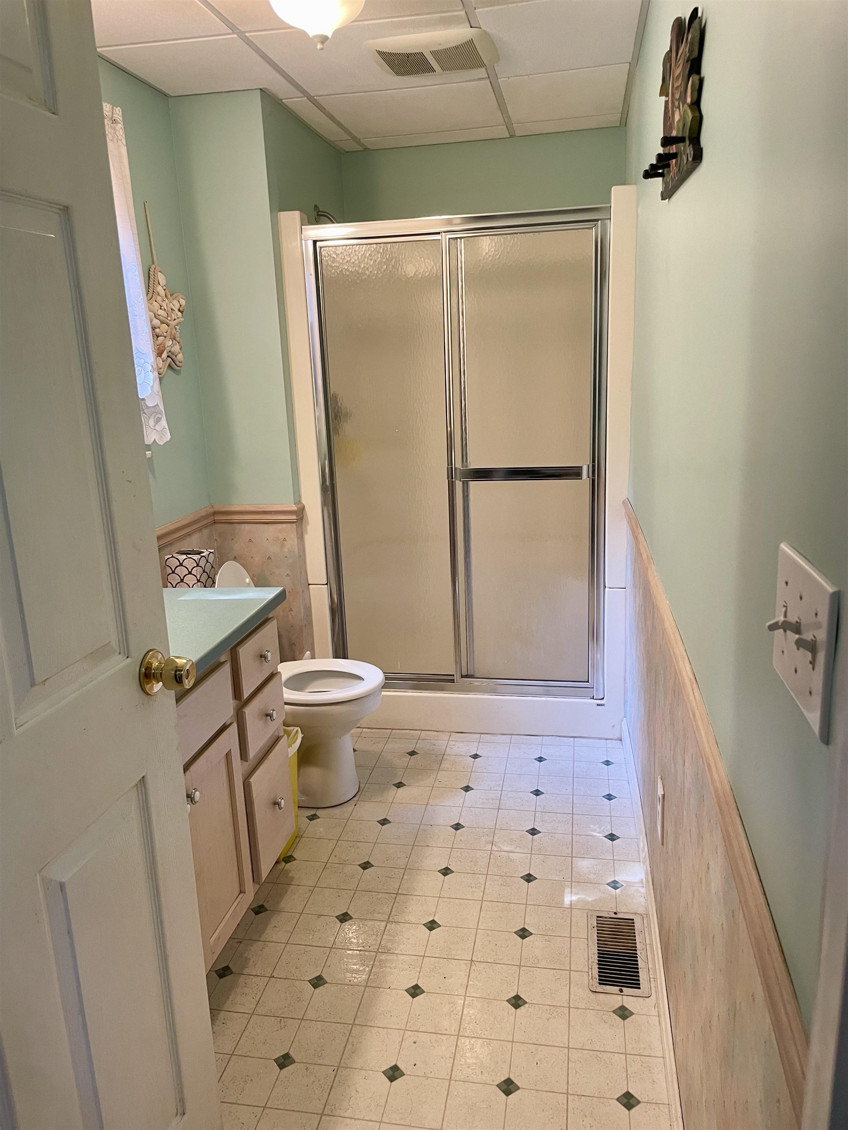 6 Lake Shore Ter, Hillsborough, NH 03244
