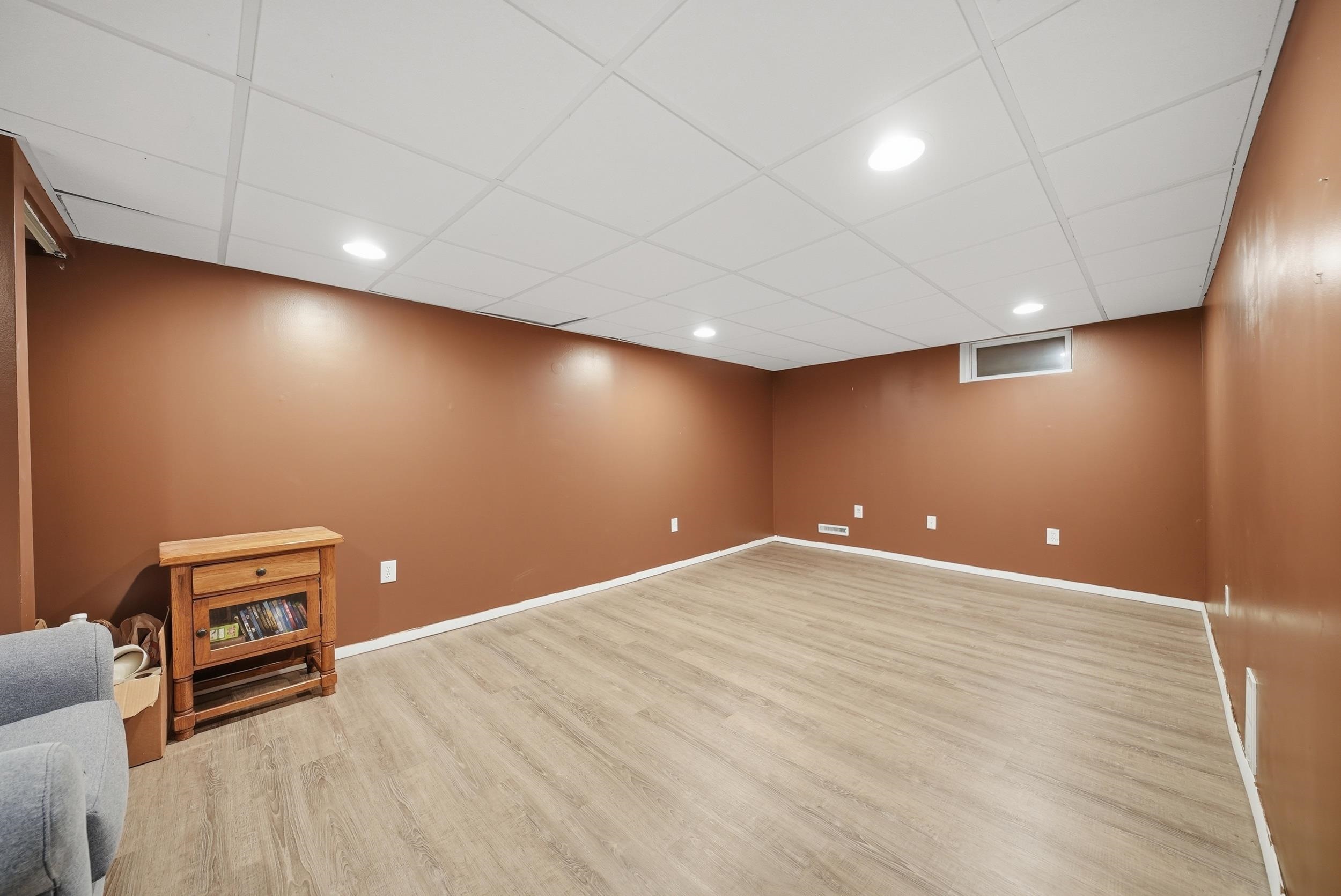 16 Terry St, Nashua, NH 03064