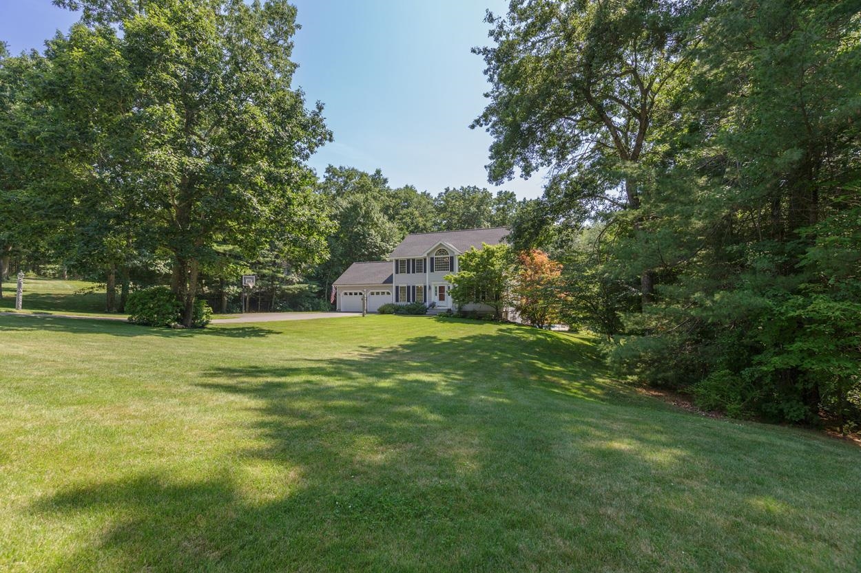 27 Aldrich St, Litchfield, NH 03052