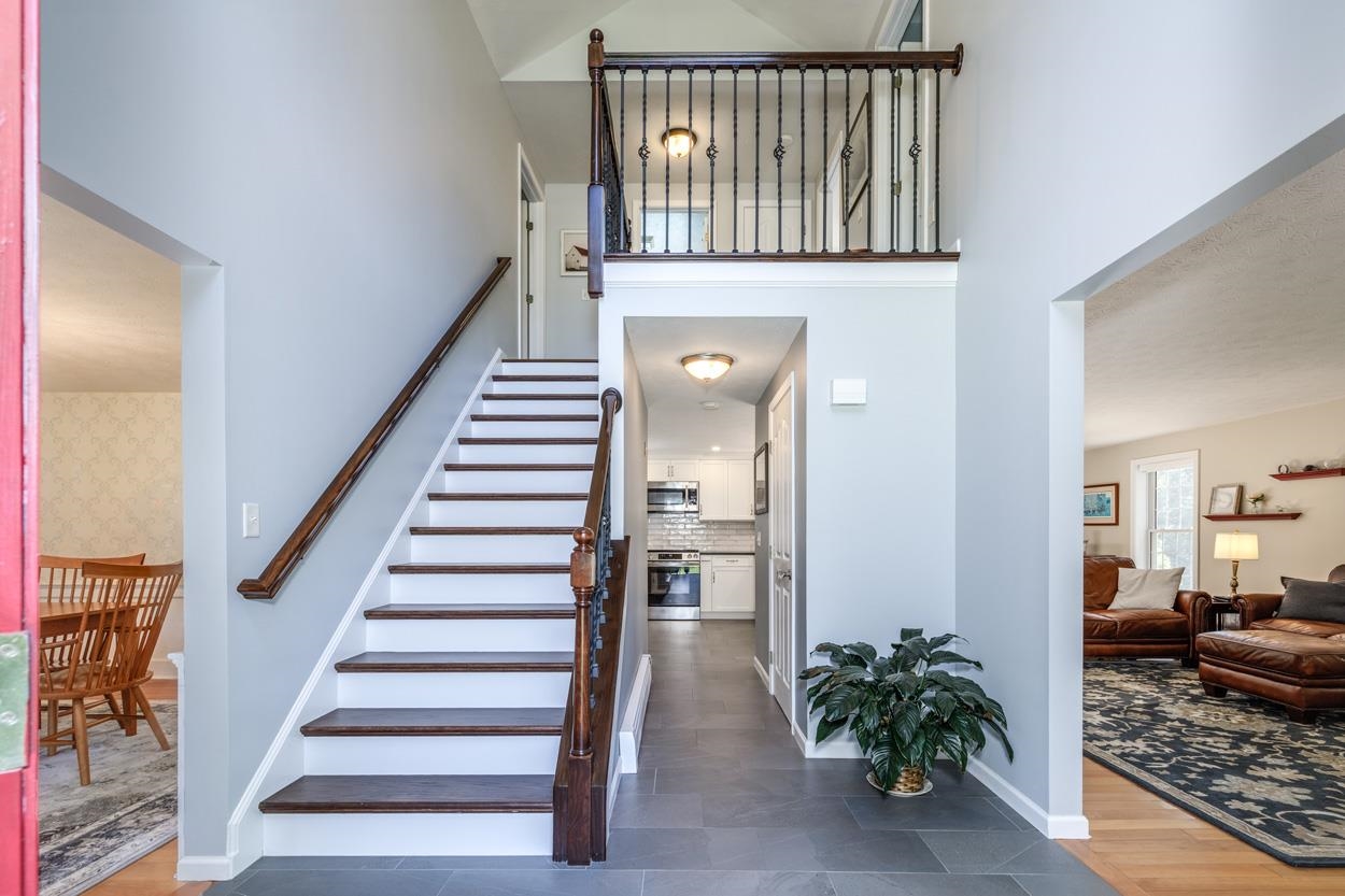 27 Aldrich St, Litchfield, NH 03052