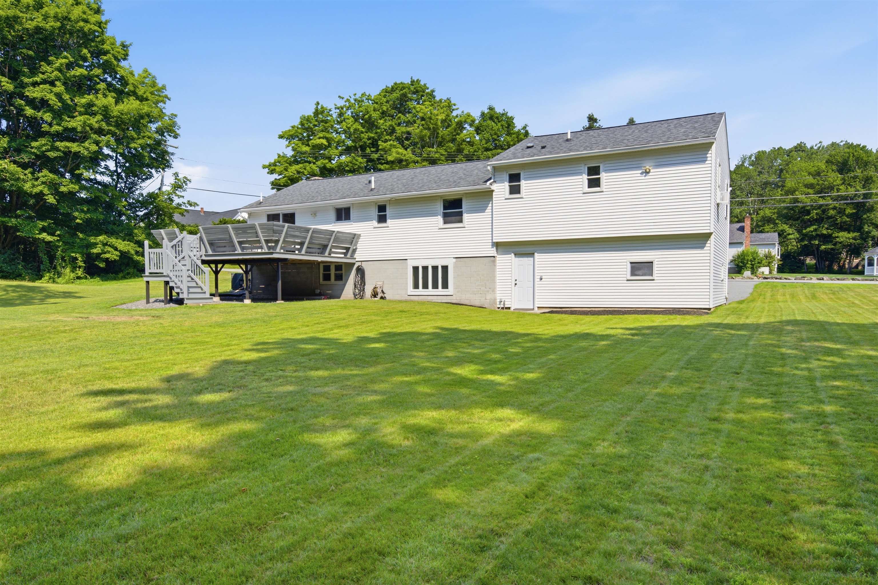 68 Jericho Rd, Pelham, NH 03076