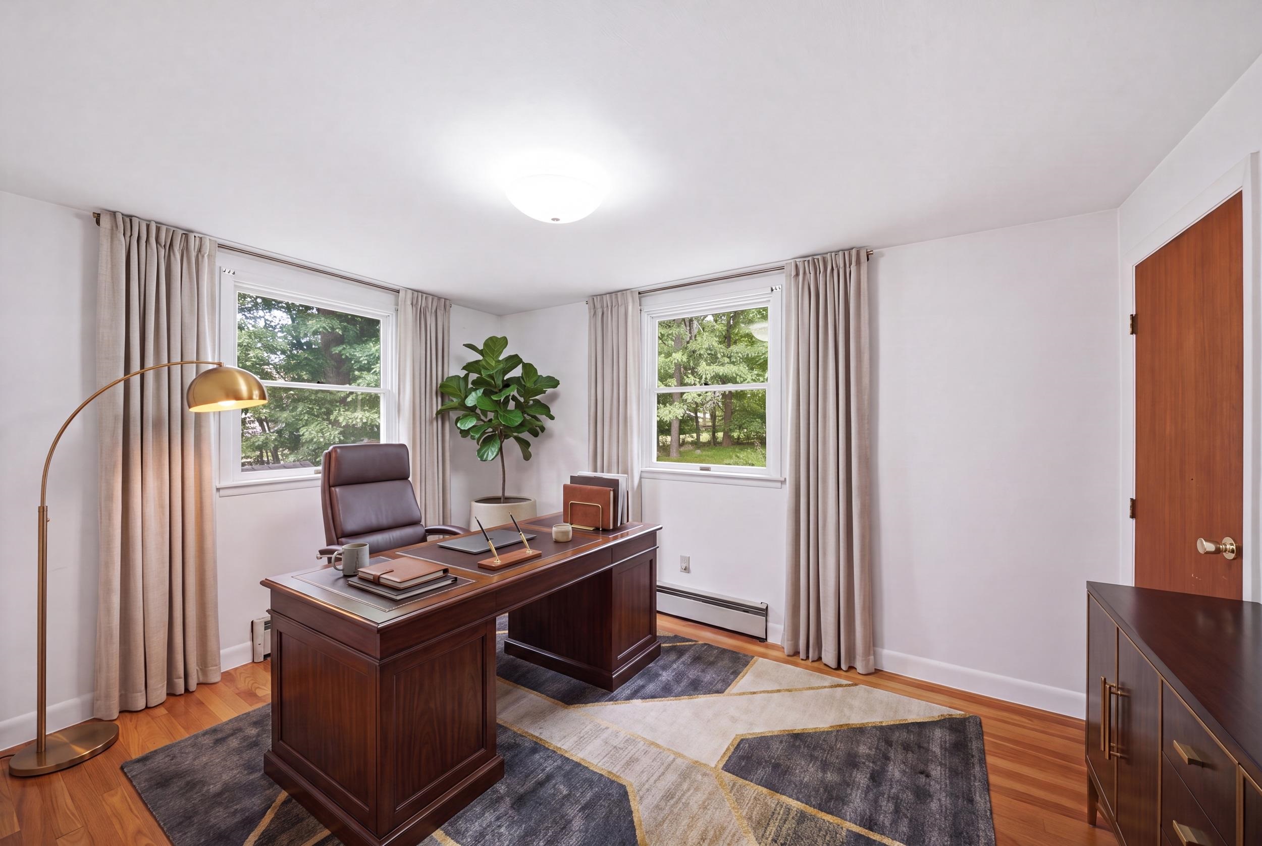 8 Escumbuit Rd, Derry, NH 03038