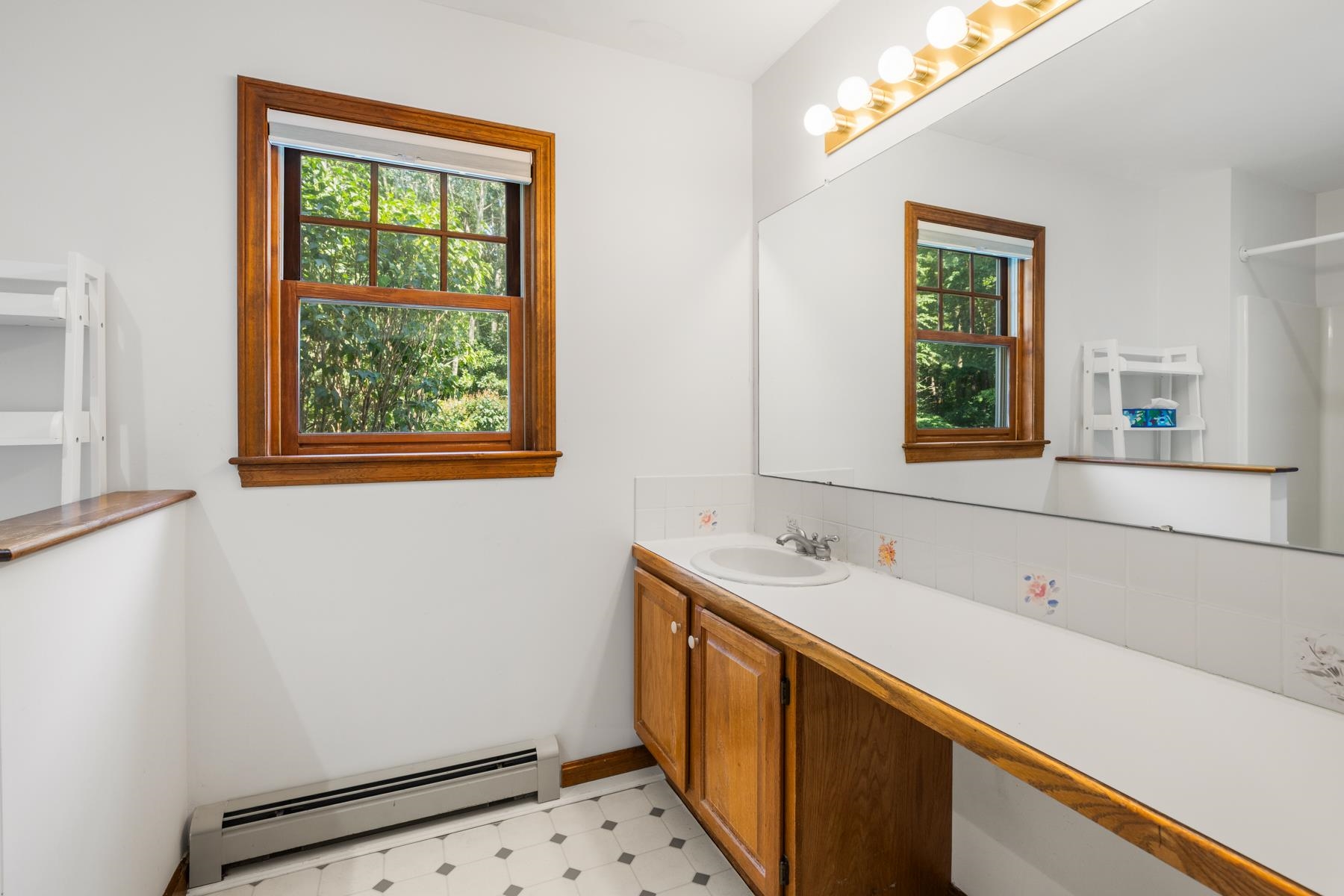7 Bartlett Rd, Stratham, NH 03885