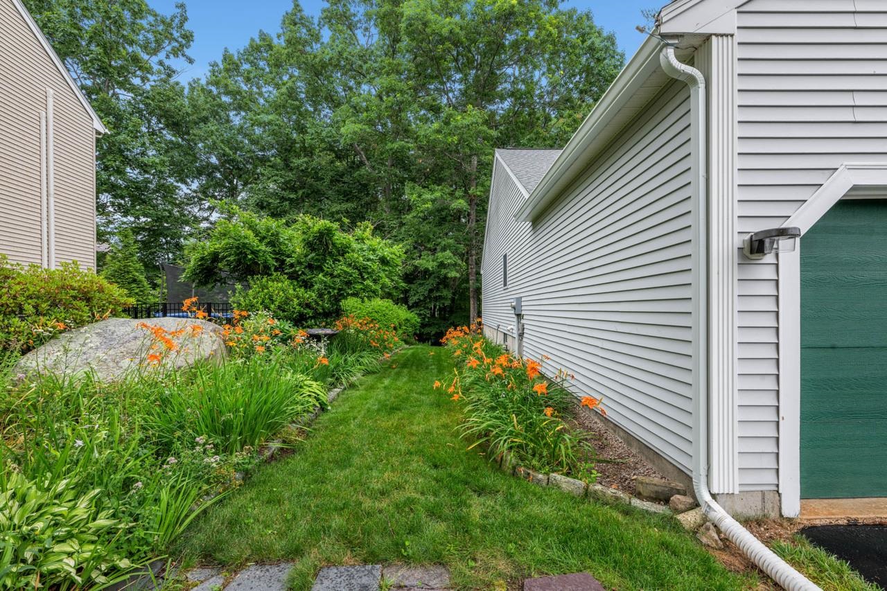 1 Trent Rd, Hooksett, NH 03106