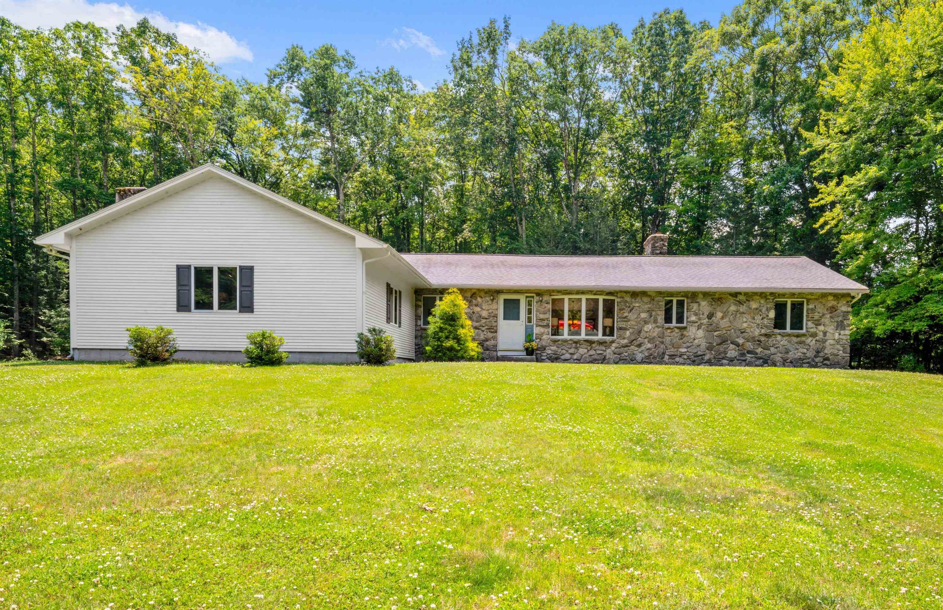 1 Old Milford Rd, Amherst, NH 03031