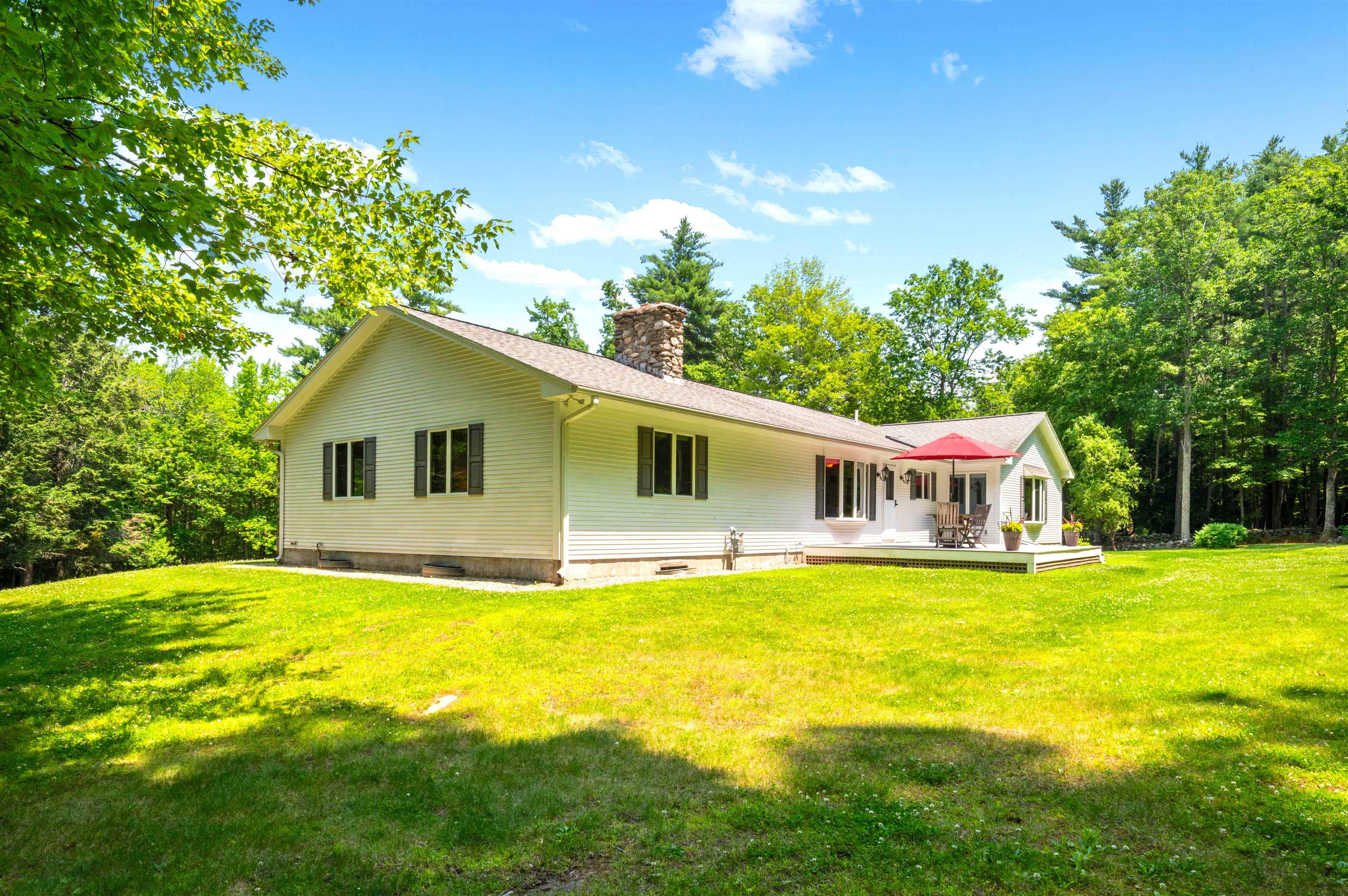 1 Old Milford Rd, Amherst, NH 03031