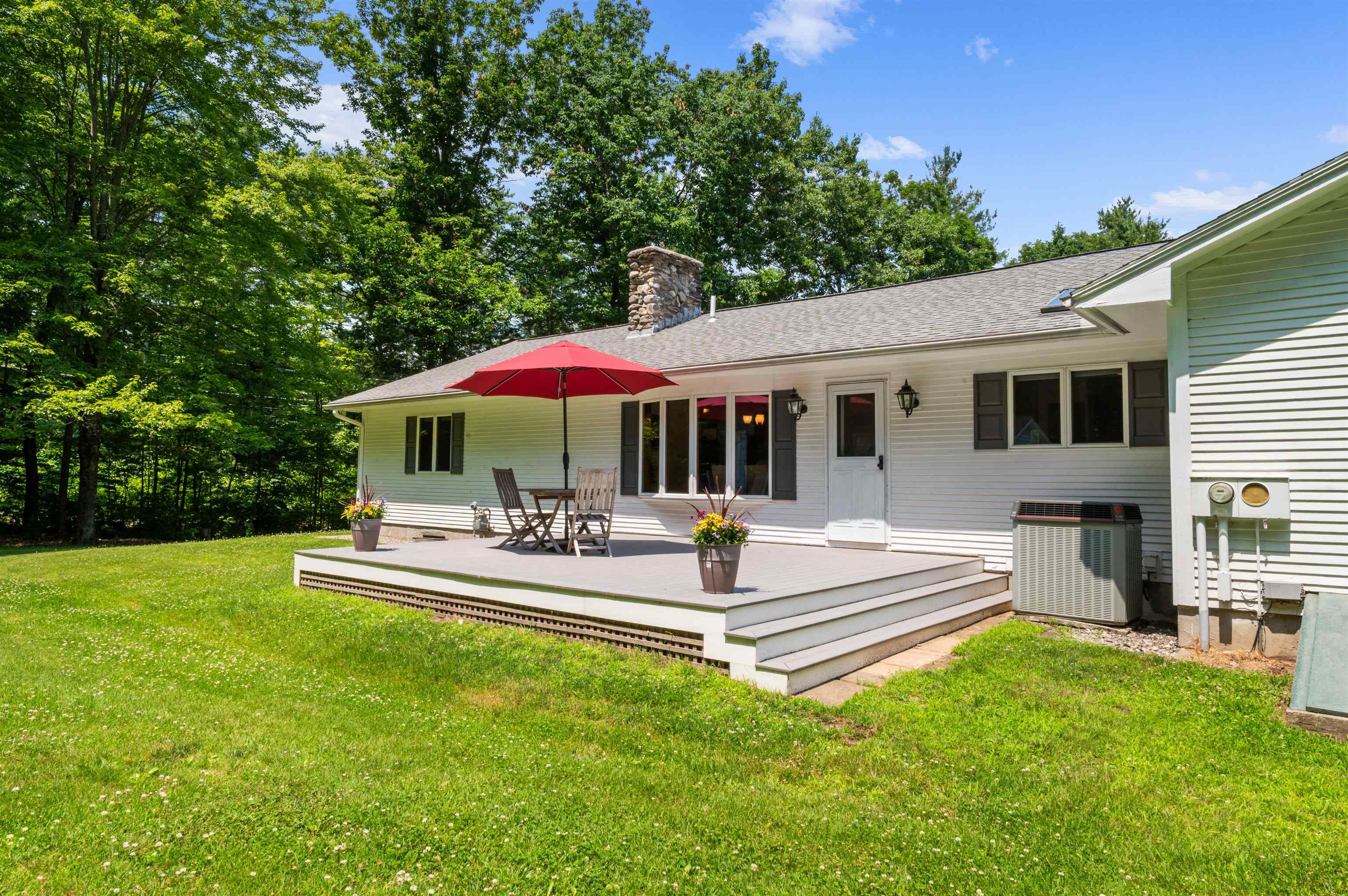 1 Old Milford Rd, Amherst, NH 03031